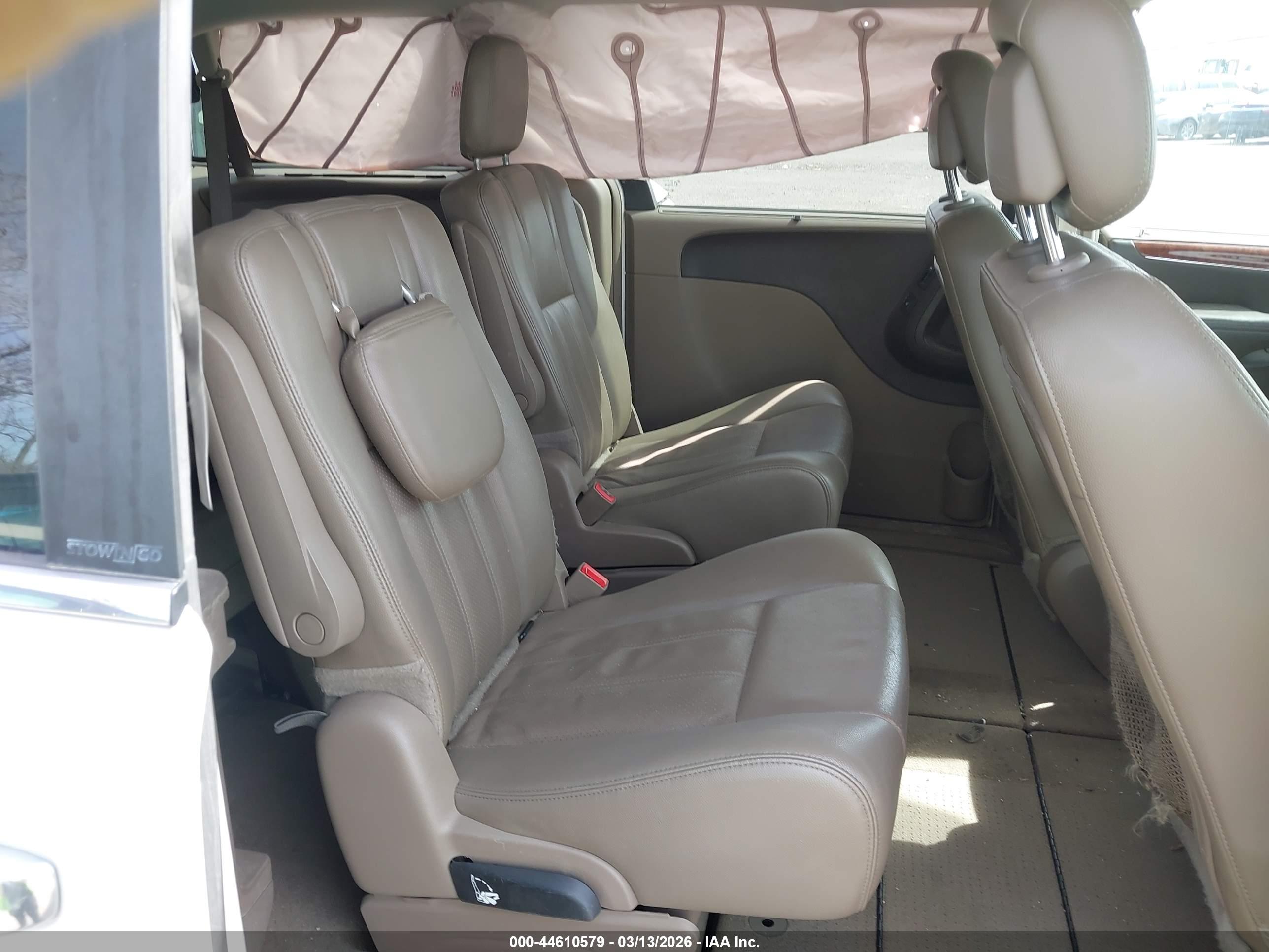 CHRYSLER TOWN image 8