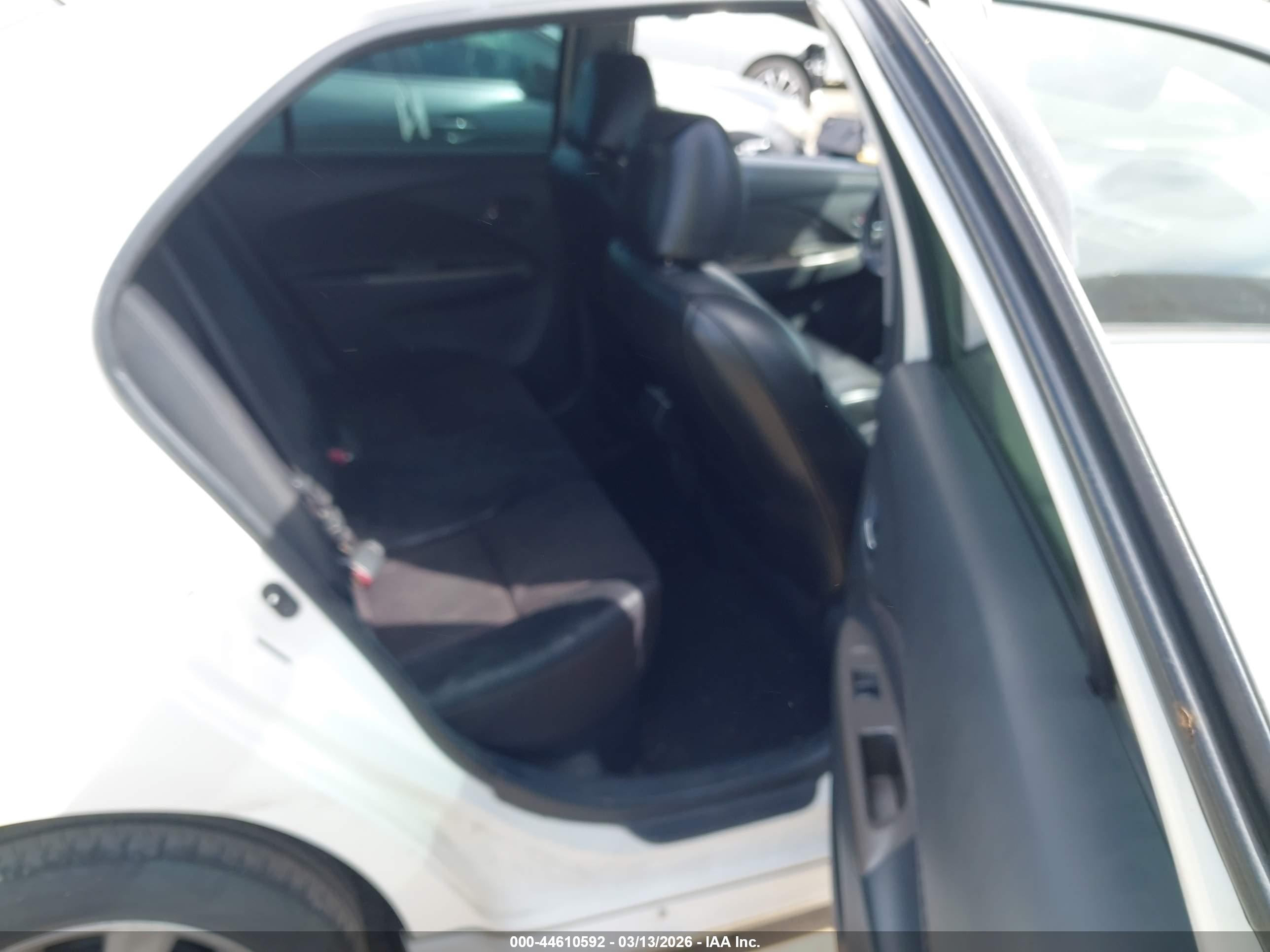 TOYOTA YARIS image 8
