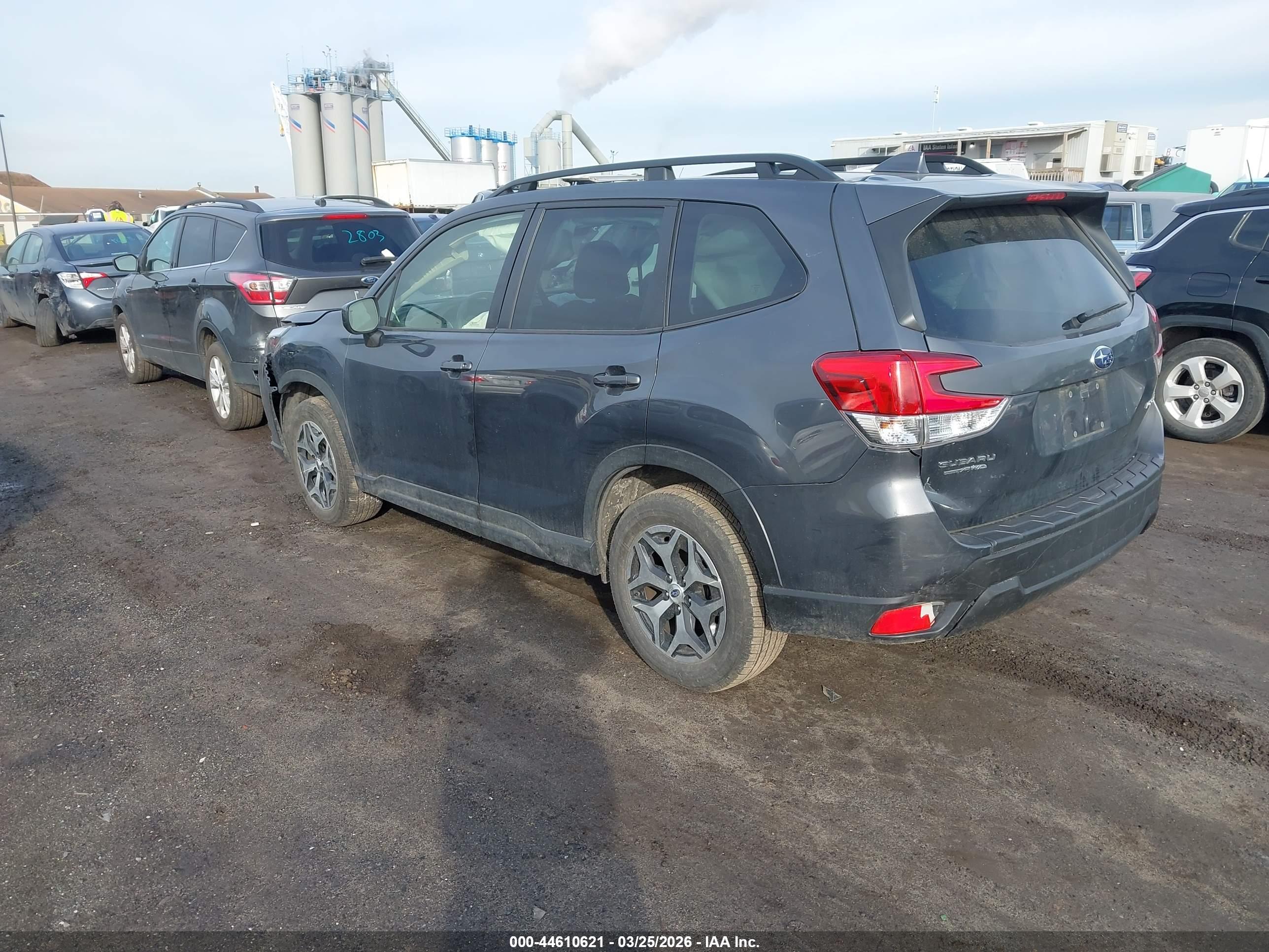 SUBARU FORESTER image 3