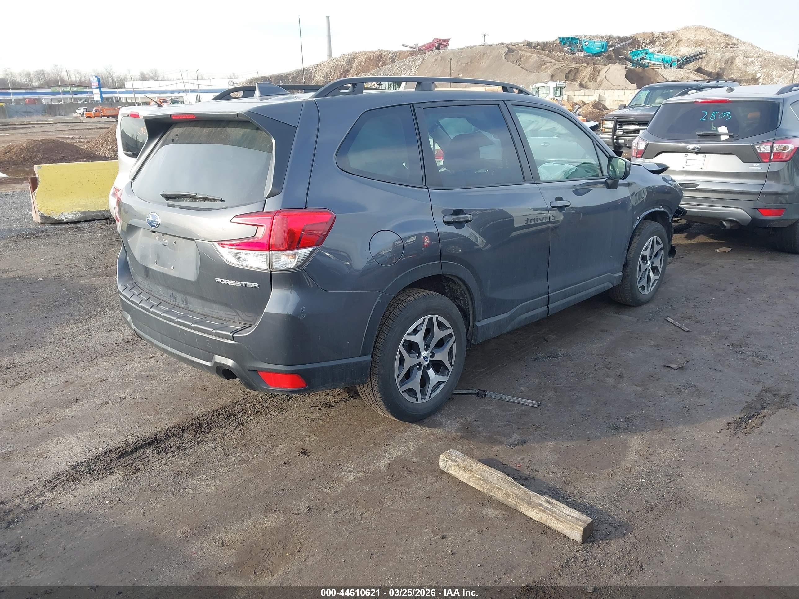 SUBARU FORESTER image 4