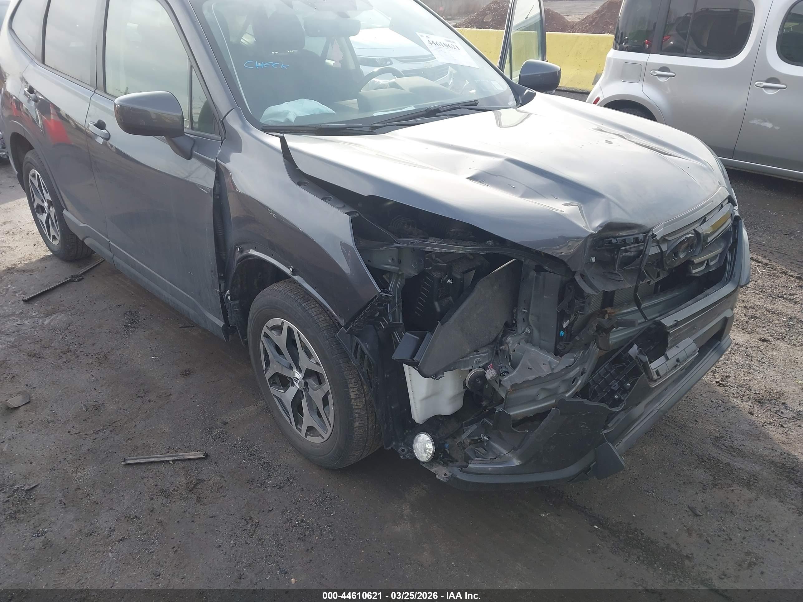 SUBARU FORESTER image 6