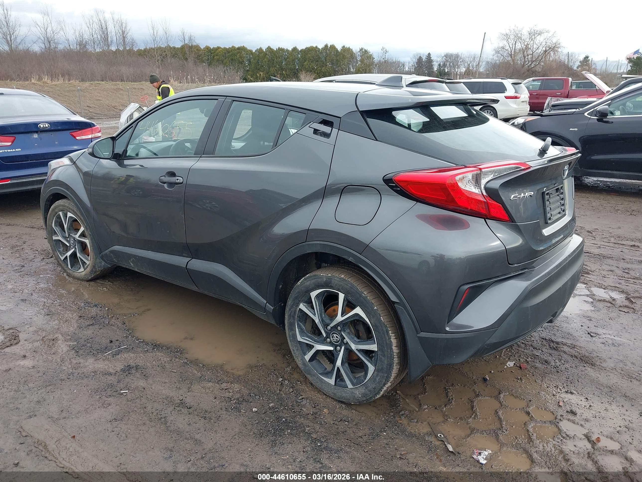 TOYOTA C-HR image 3