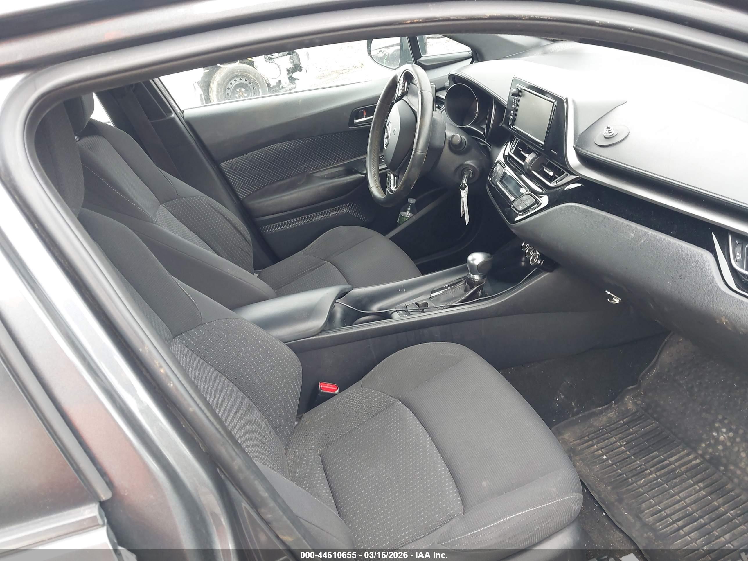 TOYOTA C-HR image 5