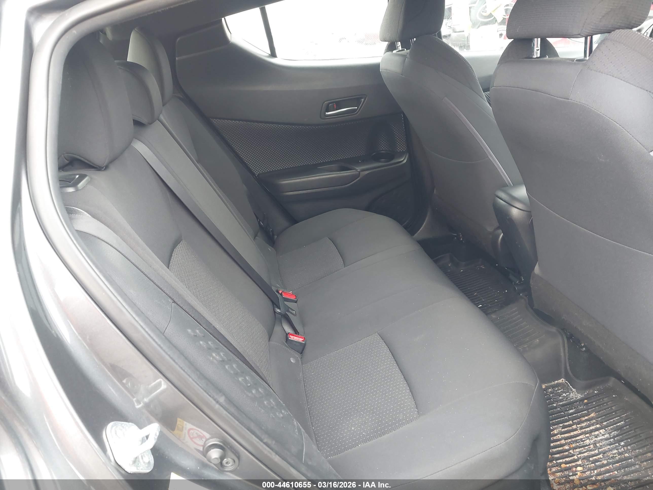 TOYOTA C-HR image 8