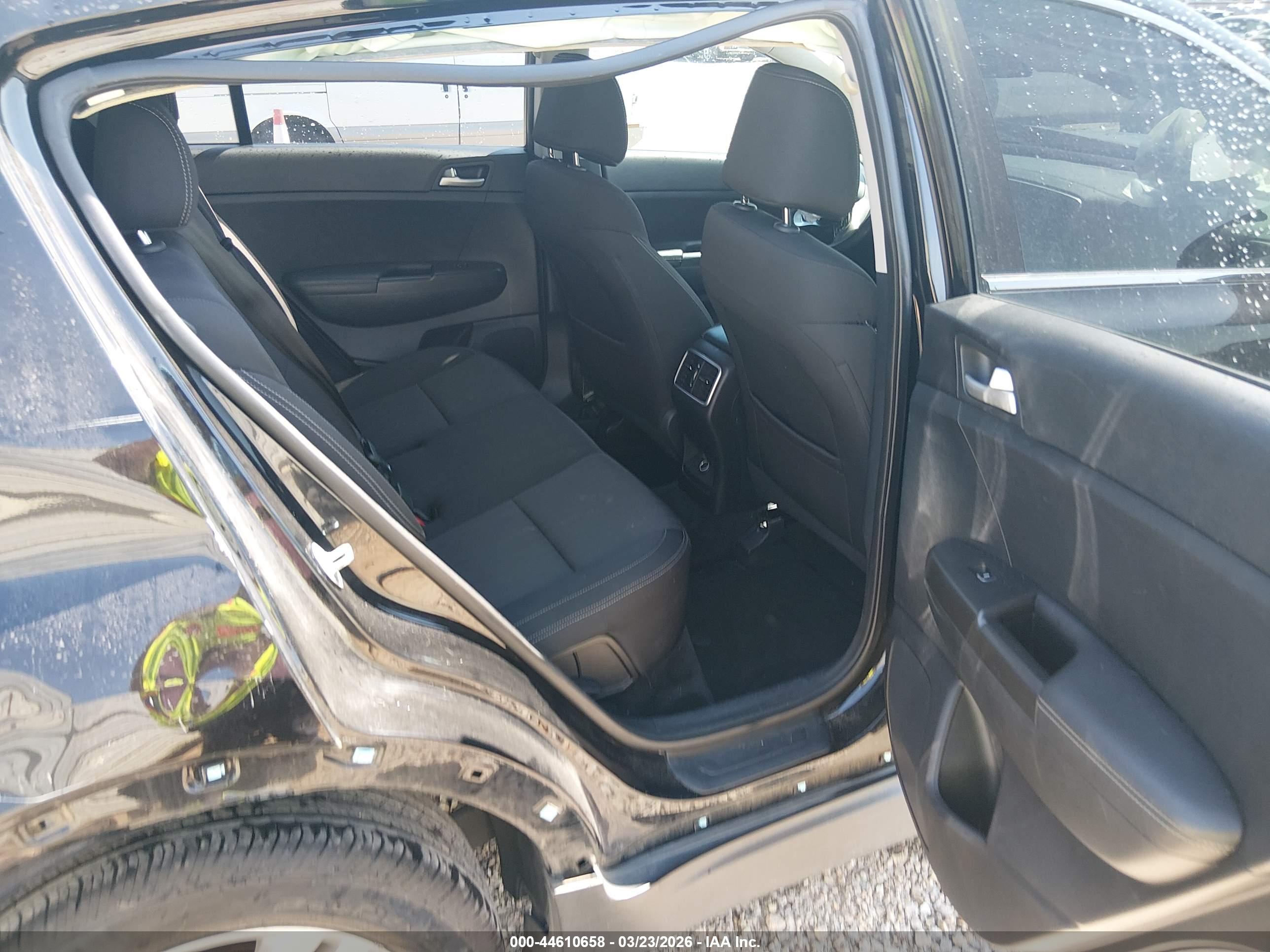 KIA SPORTAGE image 8