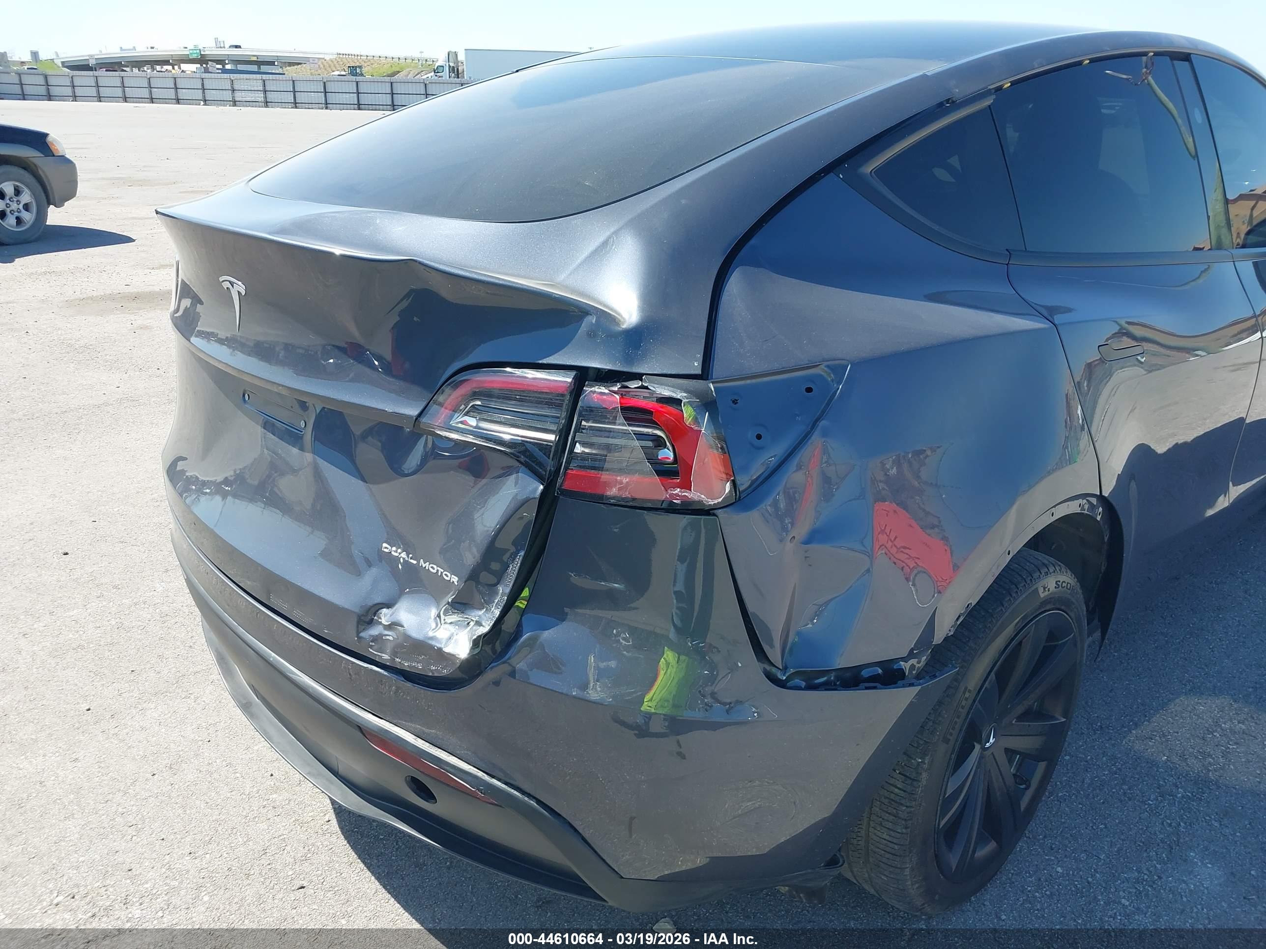 TESLA MODEL image 6