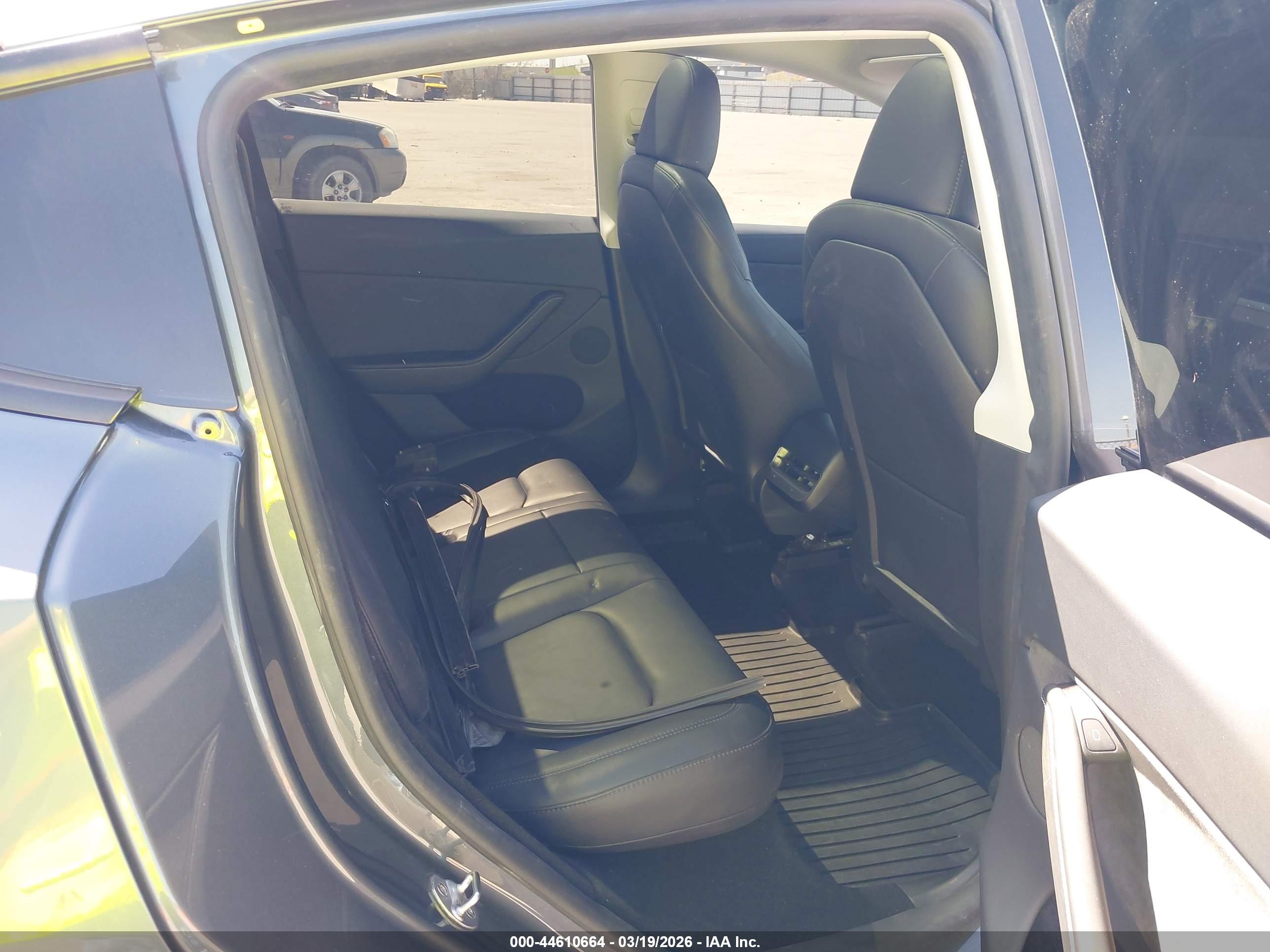 TESLA MODEL image 8