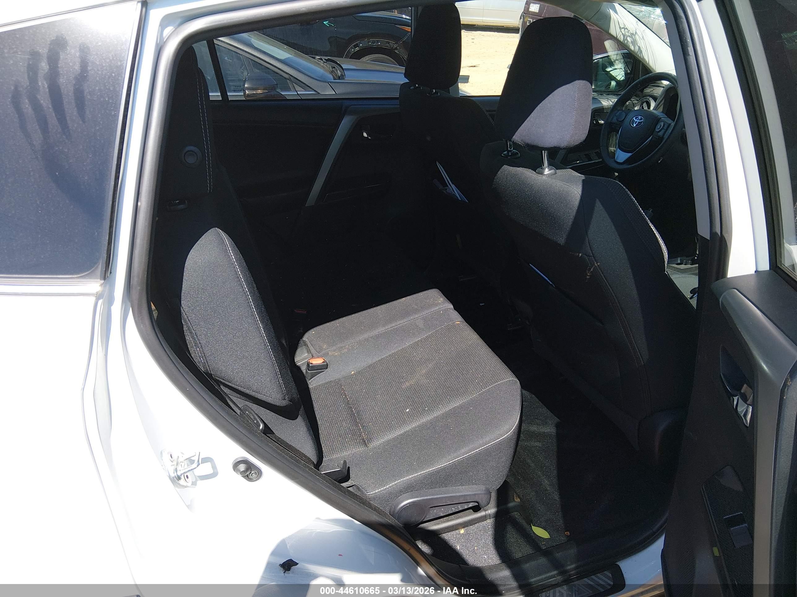 TOYOTA RAV4 image 8
