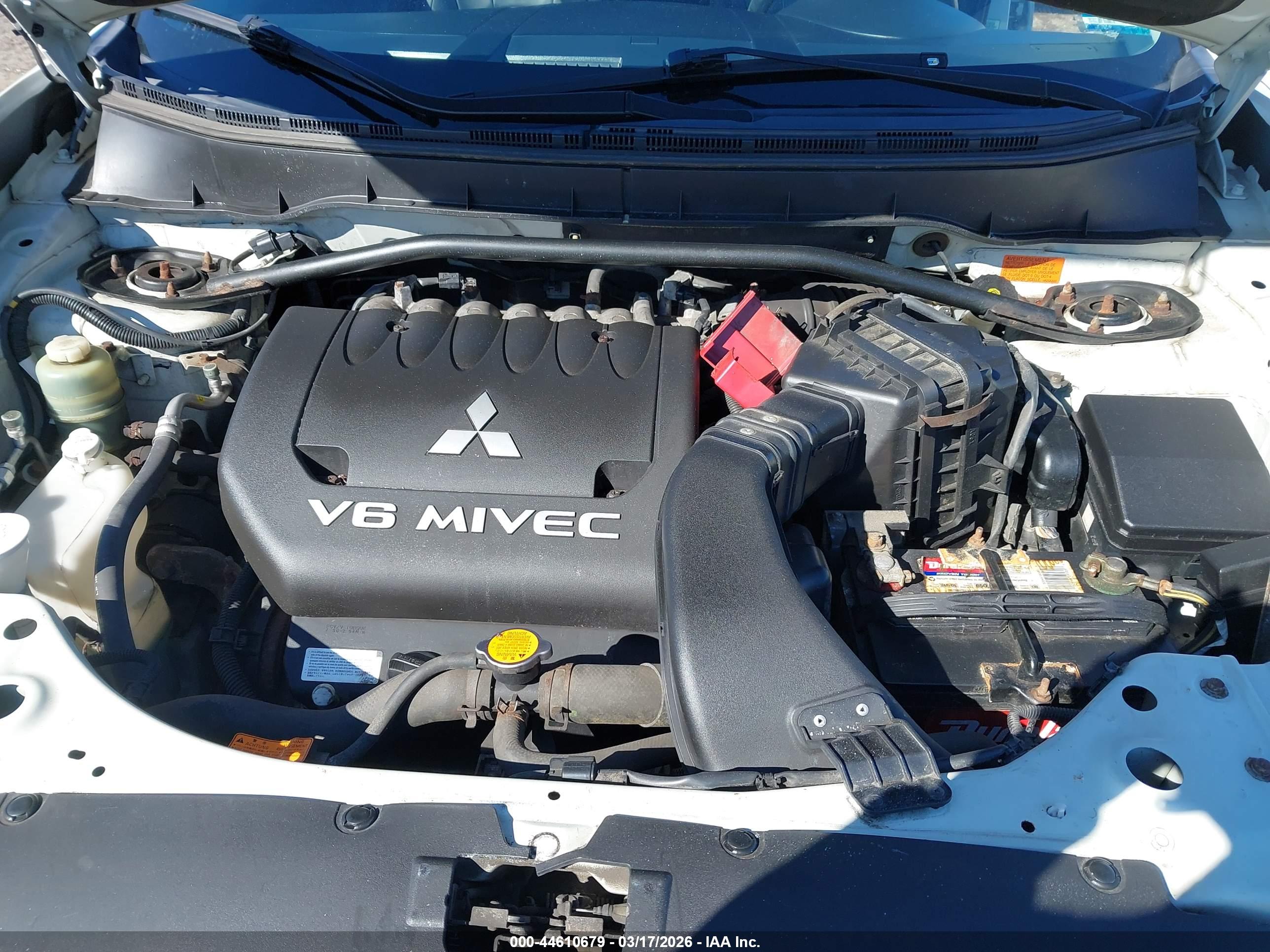 MITSUBISHI OUTLANDER image 10