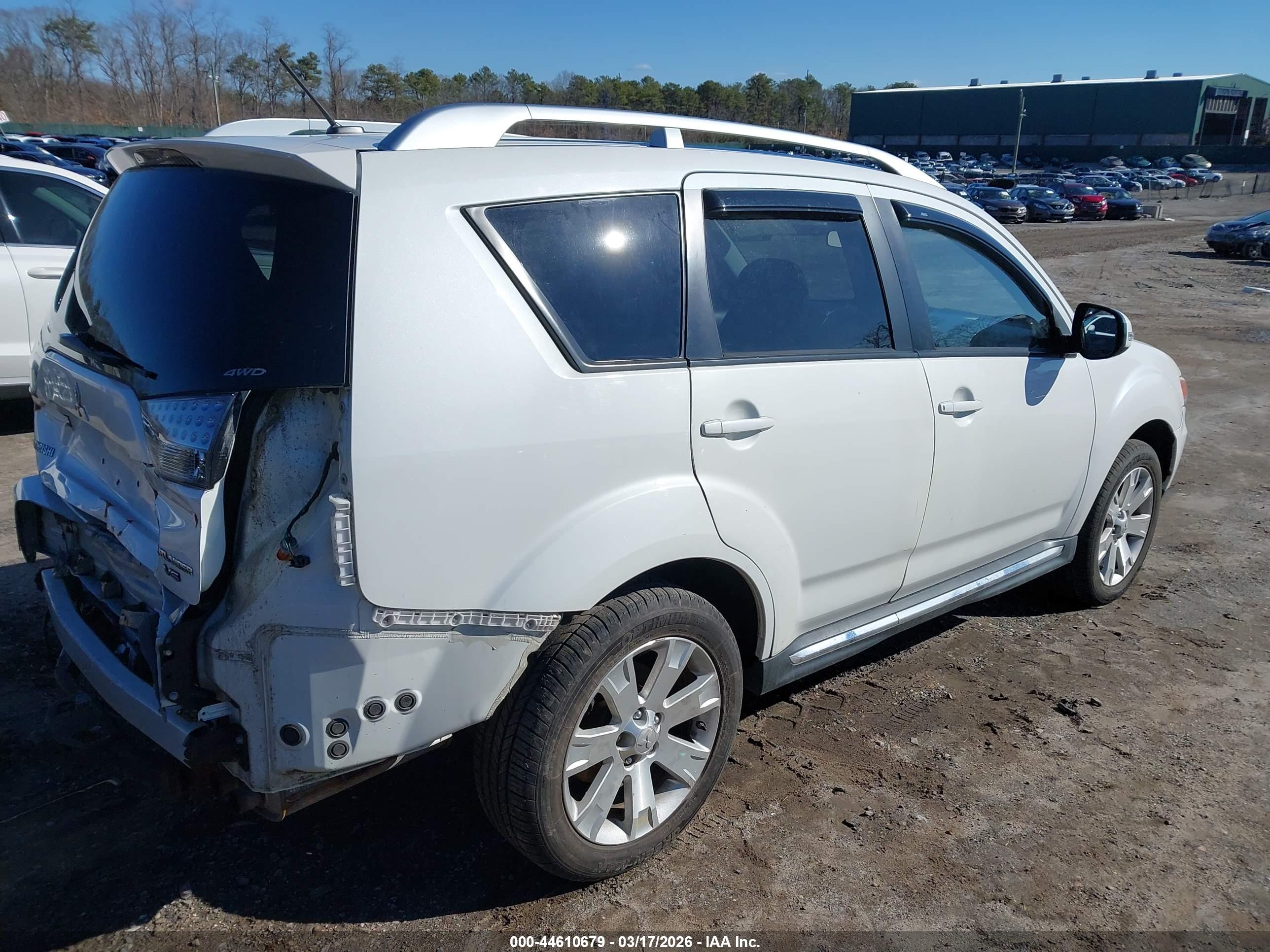 MITSUBISHI OUTLANDER image 4