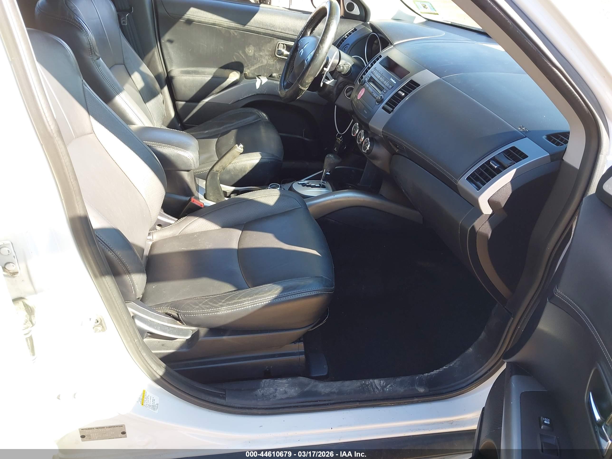 MITSUBISHI OUTLANDER image 5