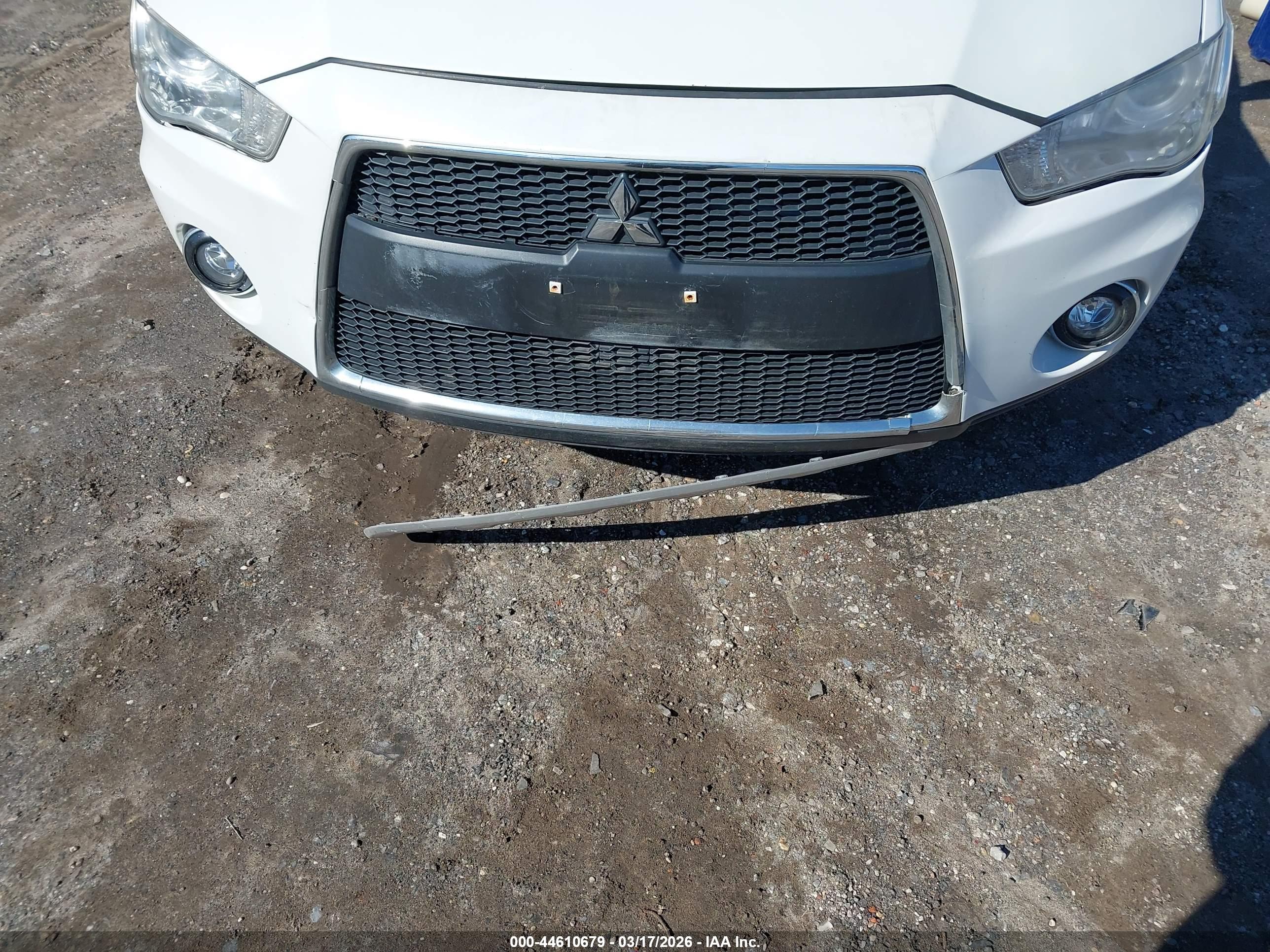 MITSUBISHI OUTLANDER image 6