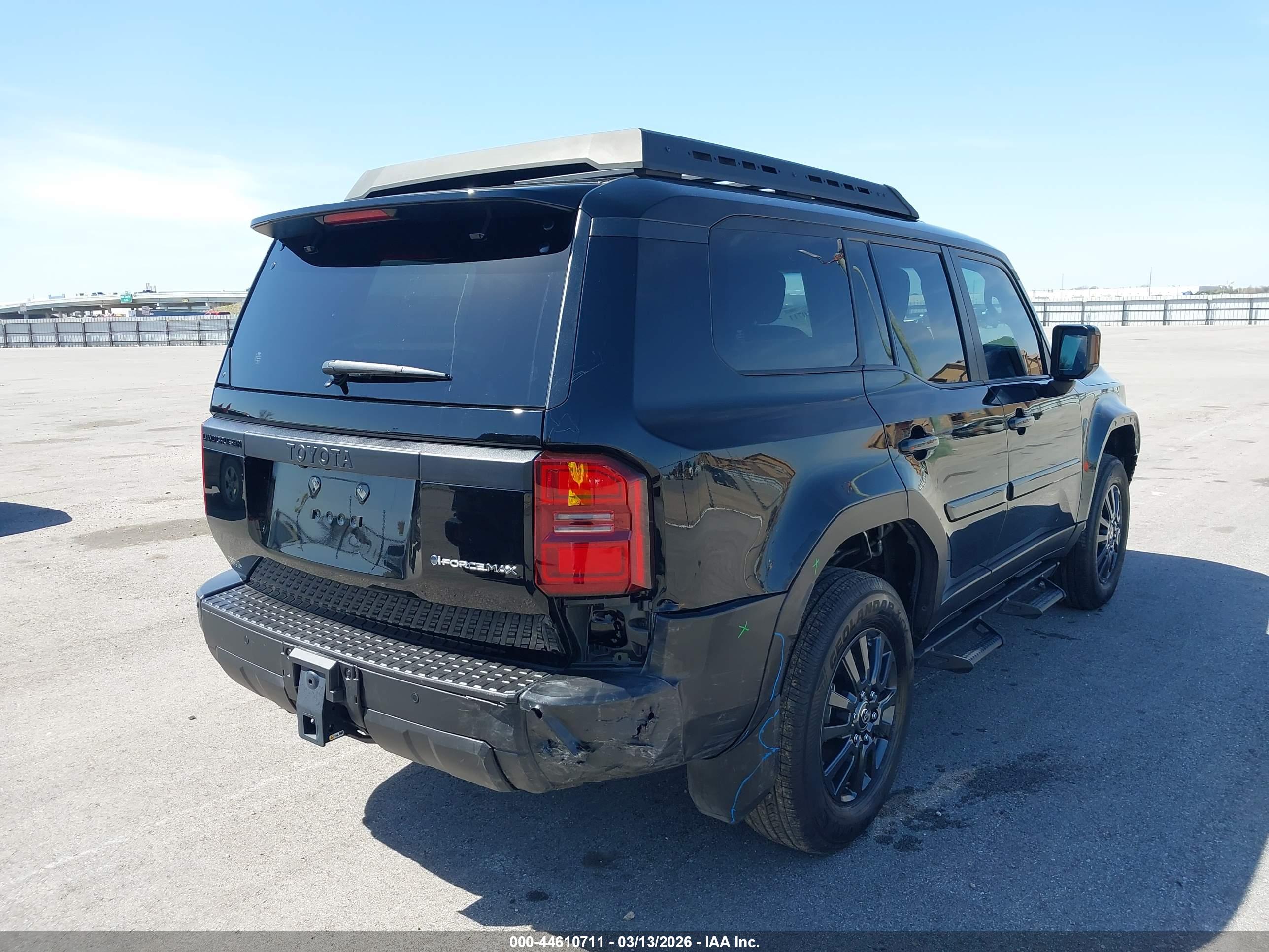TOYOTA LAND image 4