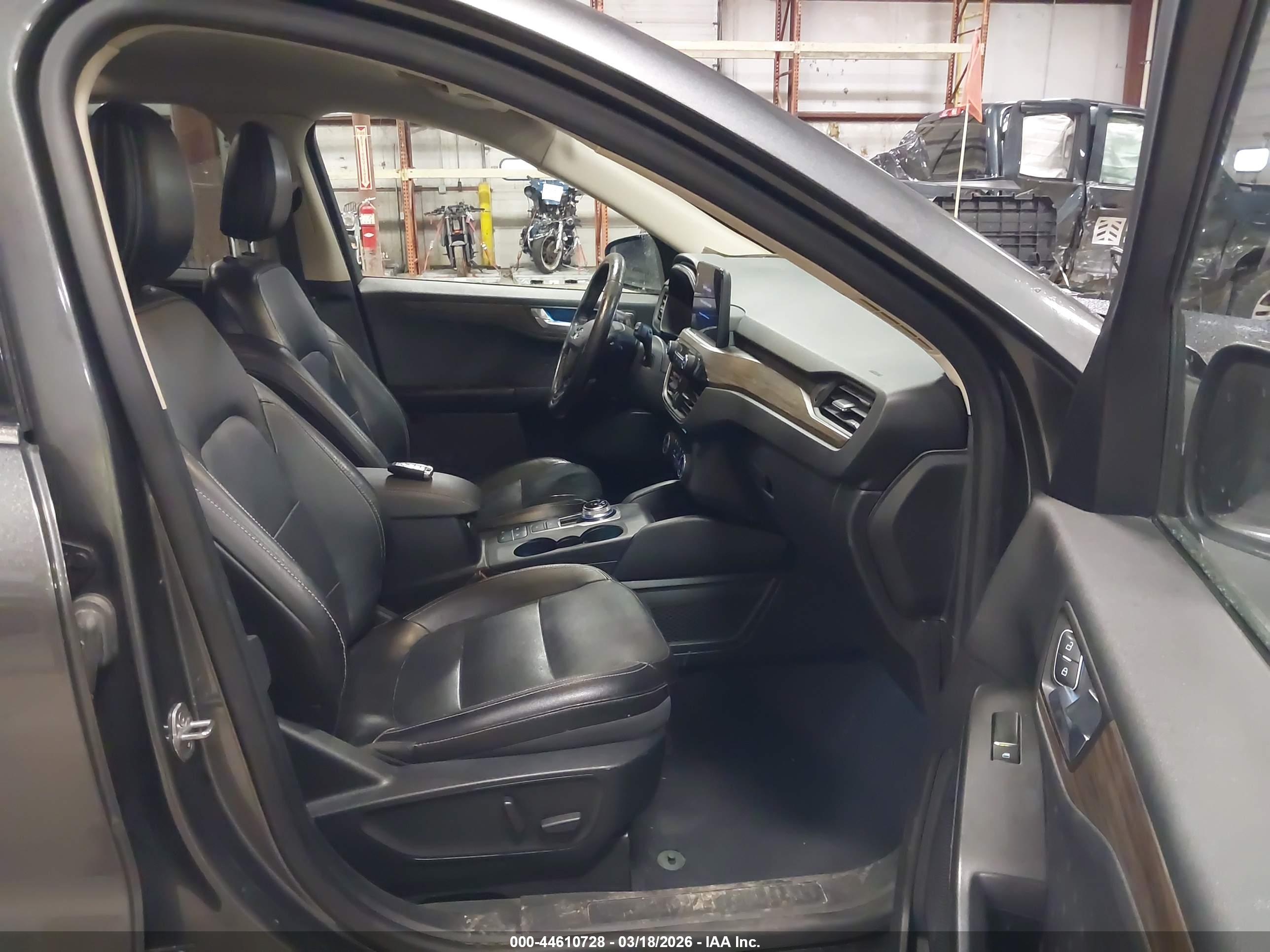 FORD ESCAPE image 5