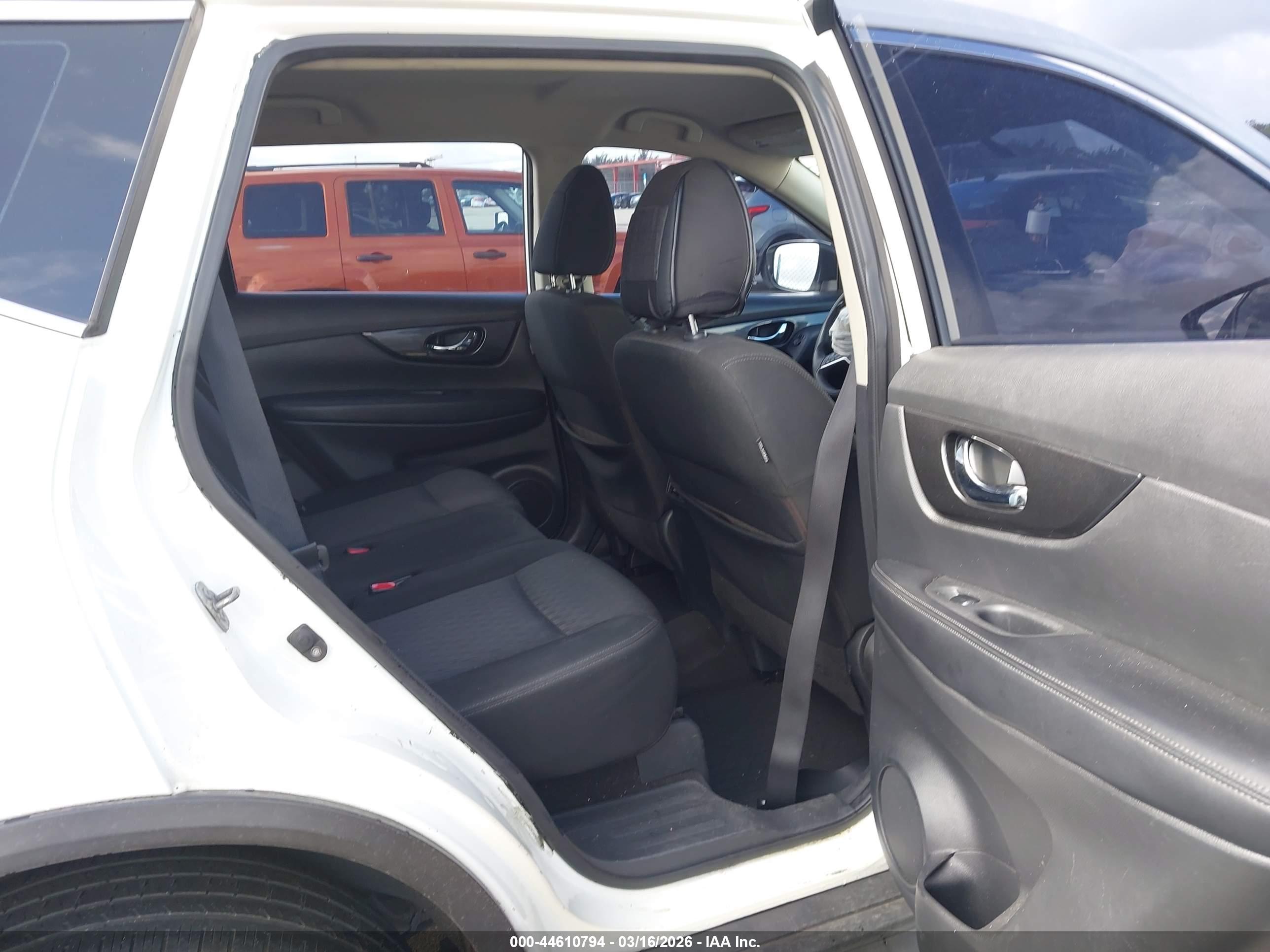 NISSAN ROGUE image 8