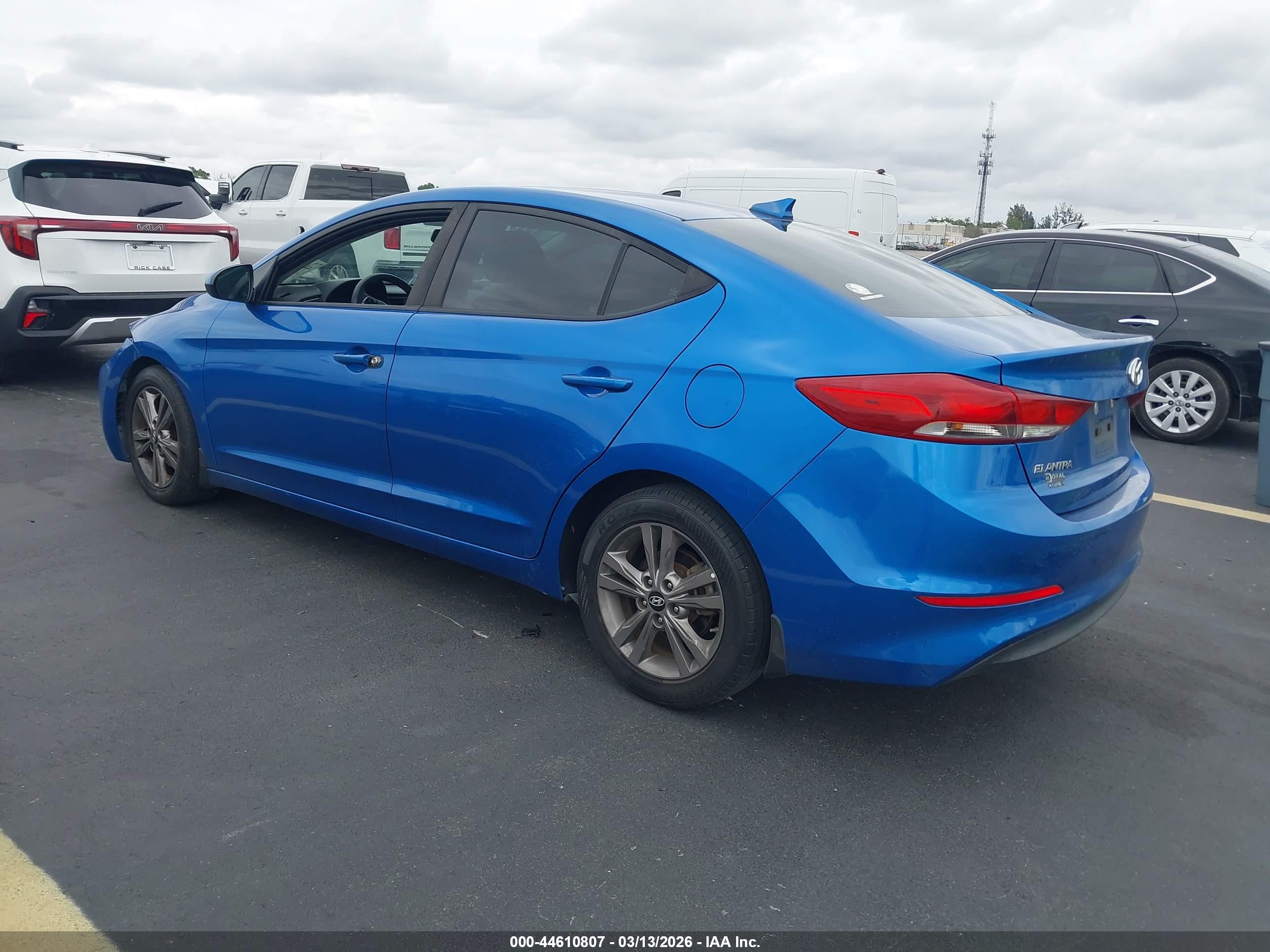 HYUNDAI ELANTRA image 3