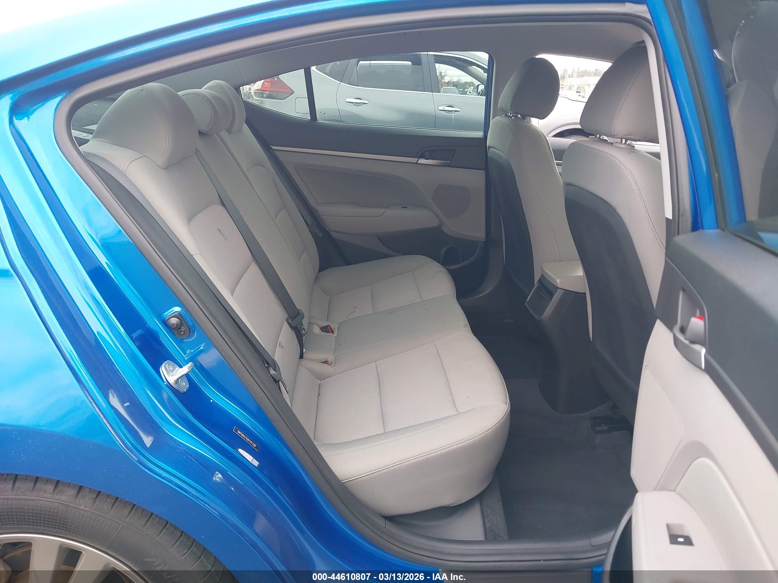 HYUNDAI ELANTRA image 8