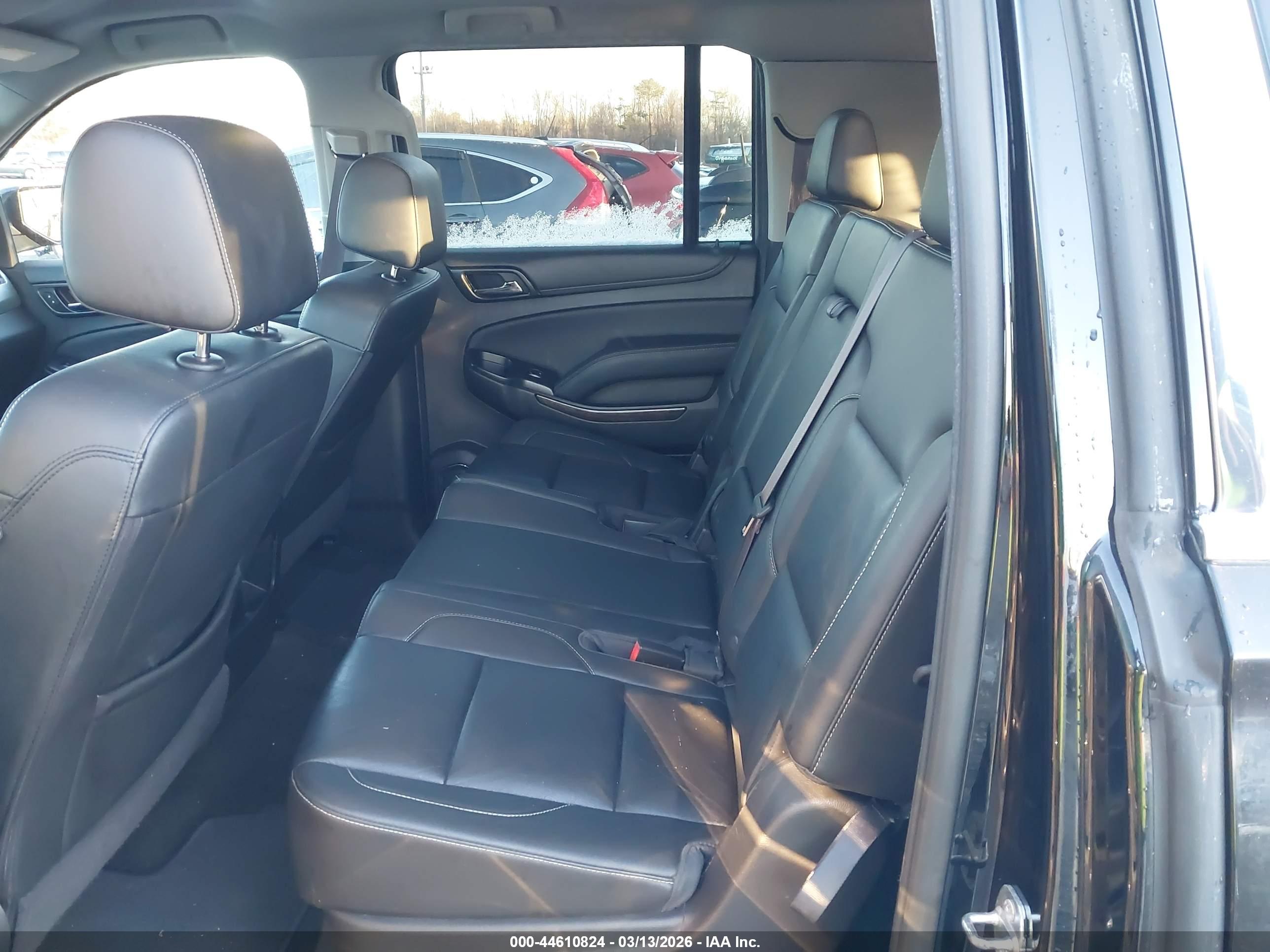 CHEVROLET SUBURBAN image 8