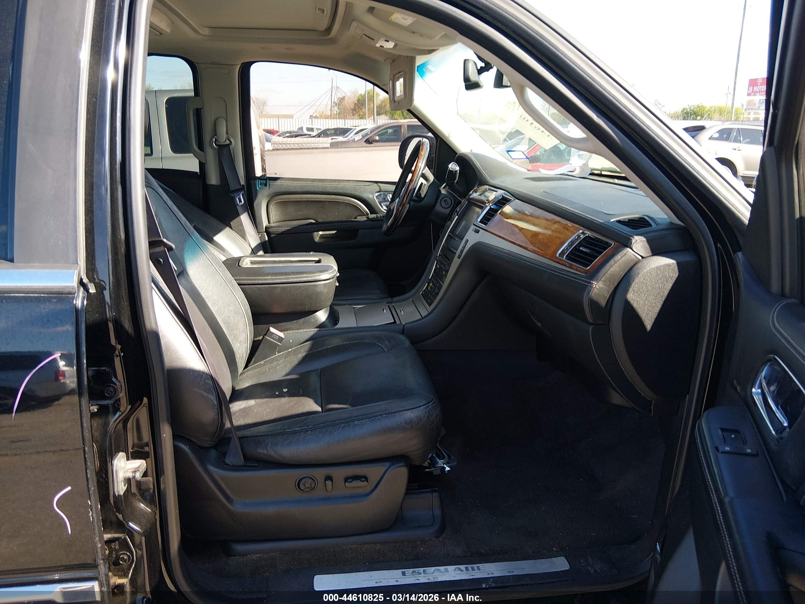 CADILLAC ESCALADE image 5