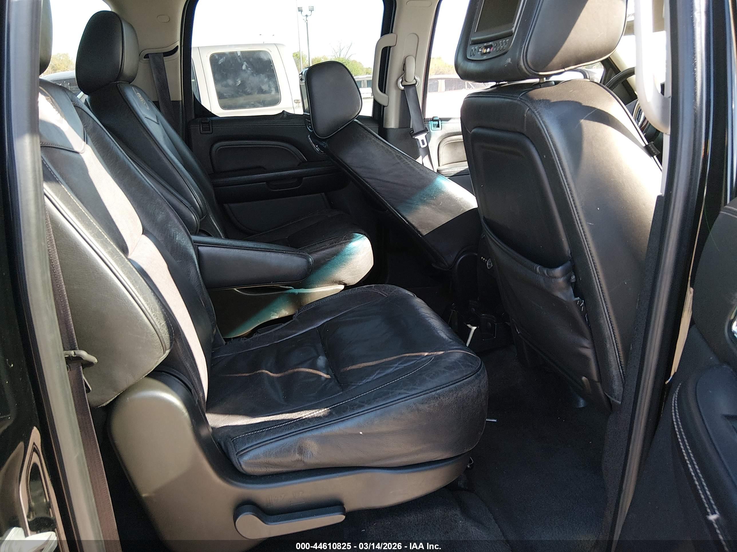 CADILLAC ESCALADE image 8