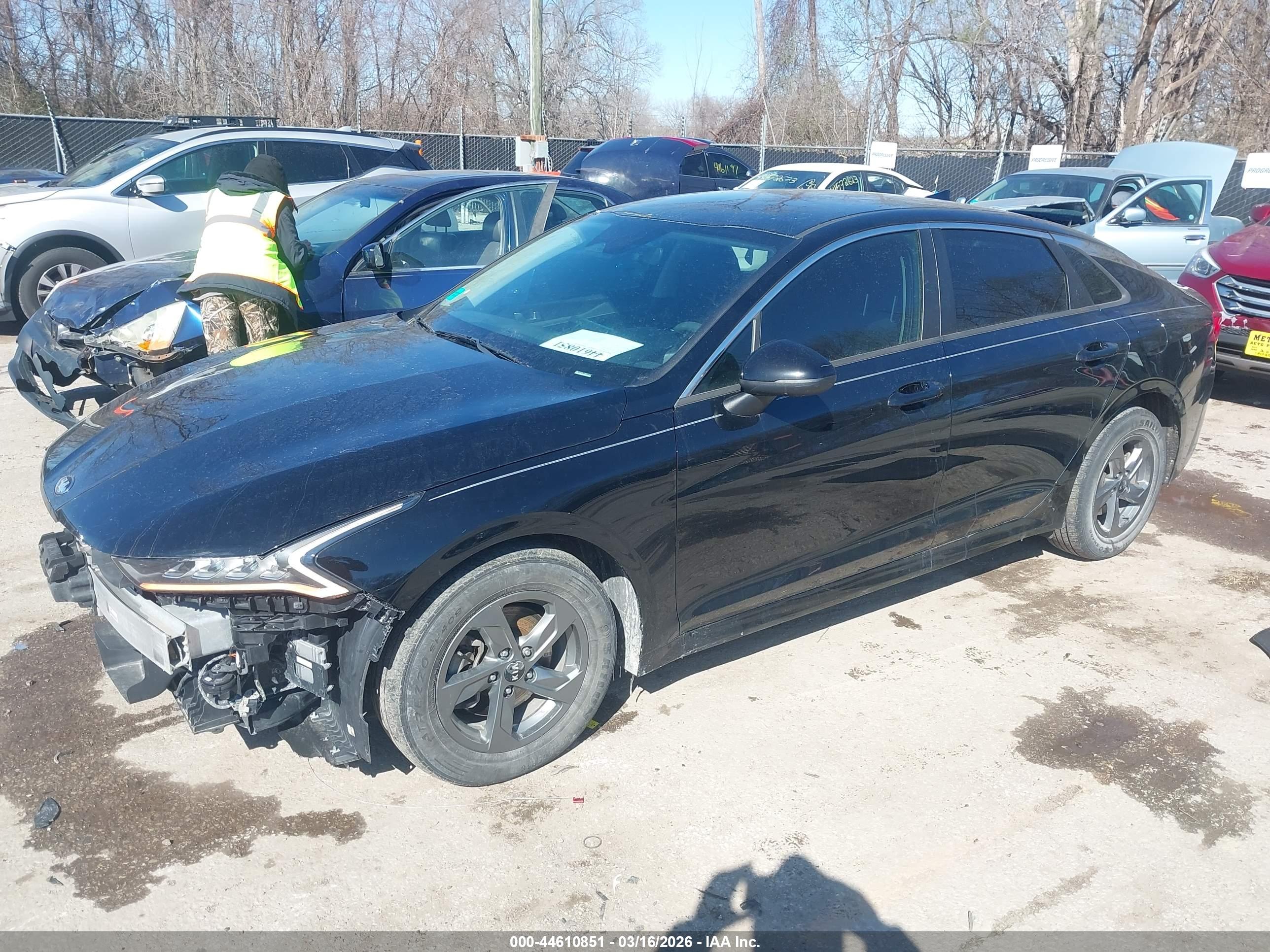 KIA K5 image 2