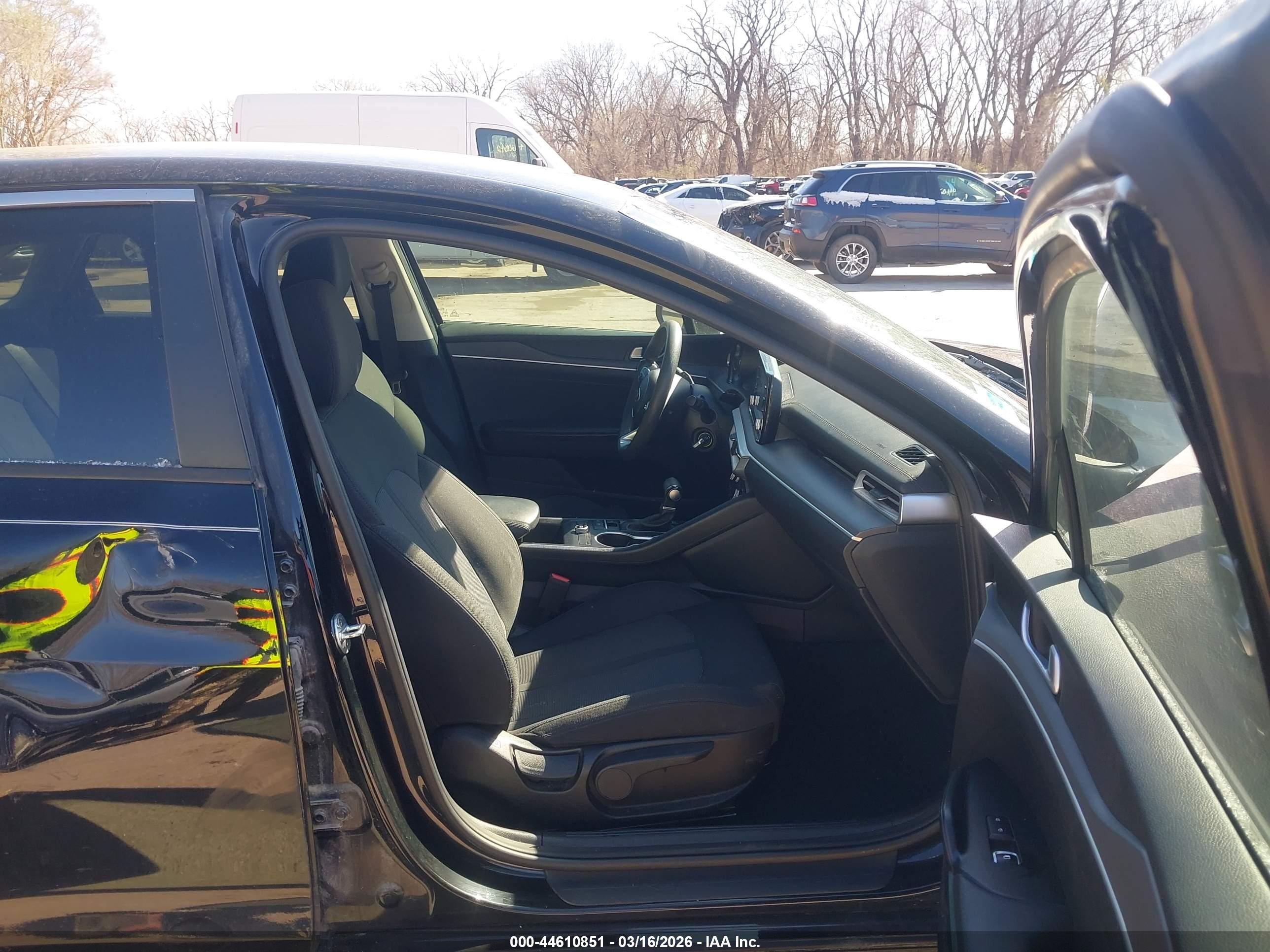 KIA K5 image 5