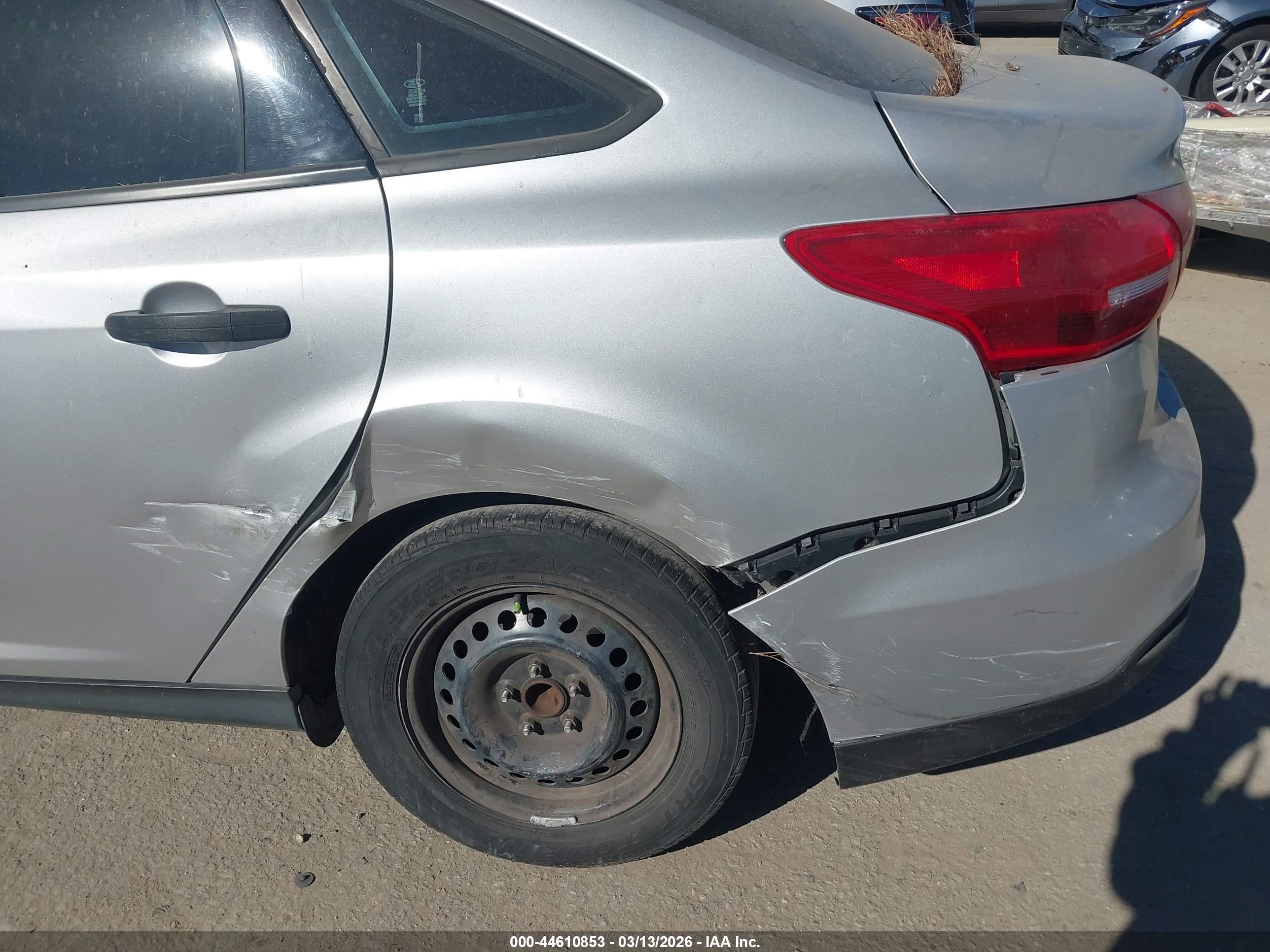 FORD FOCUS image 6