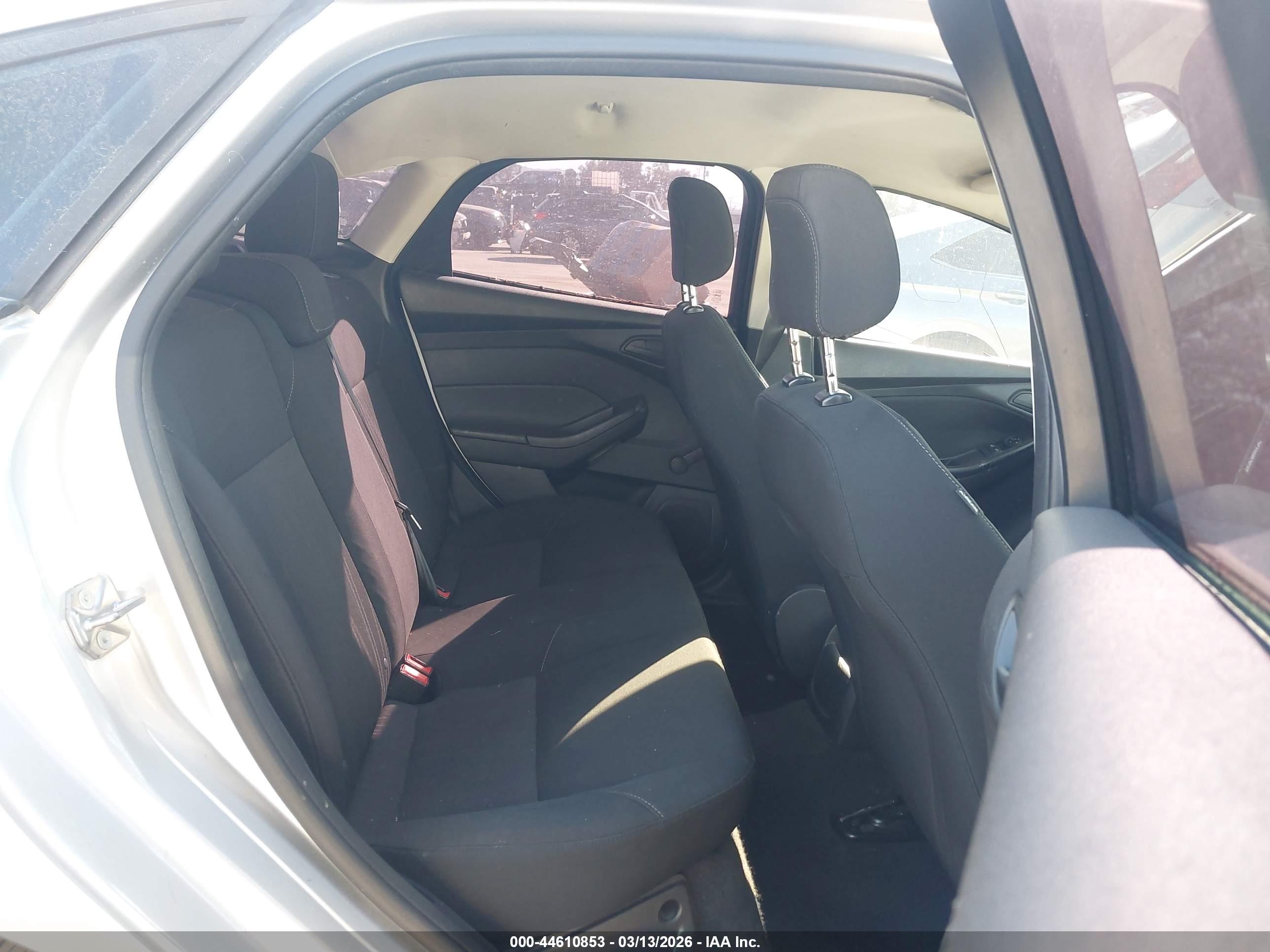 FORD FOCUS image 8