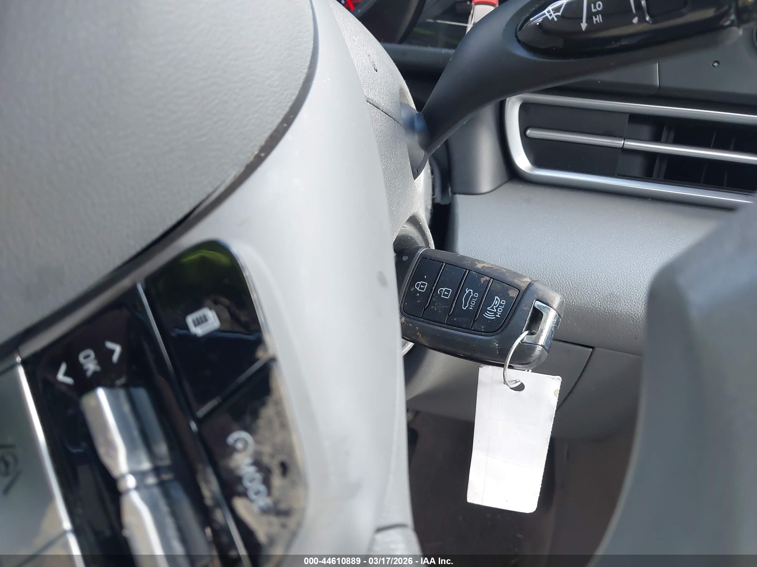 HYUNDAI ELANTRA image 11