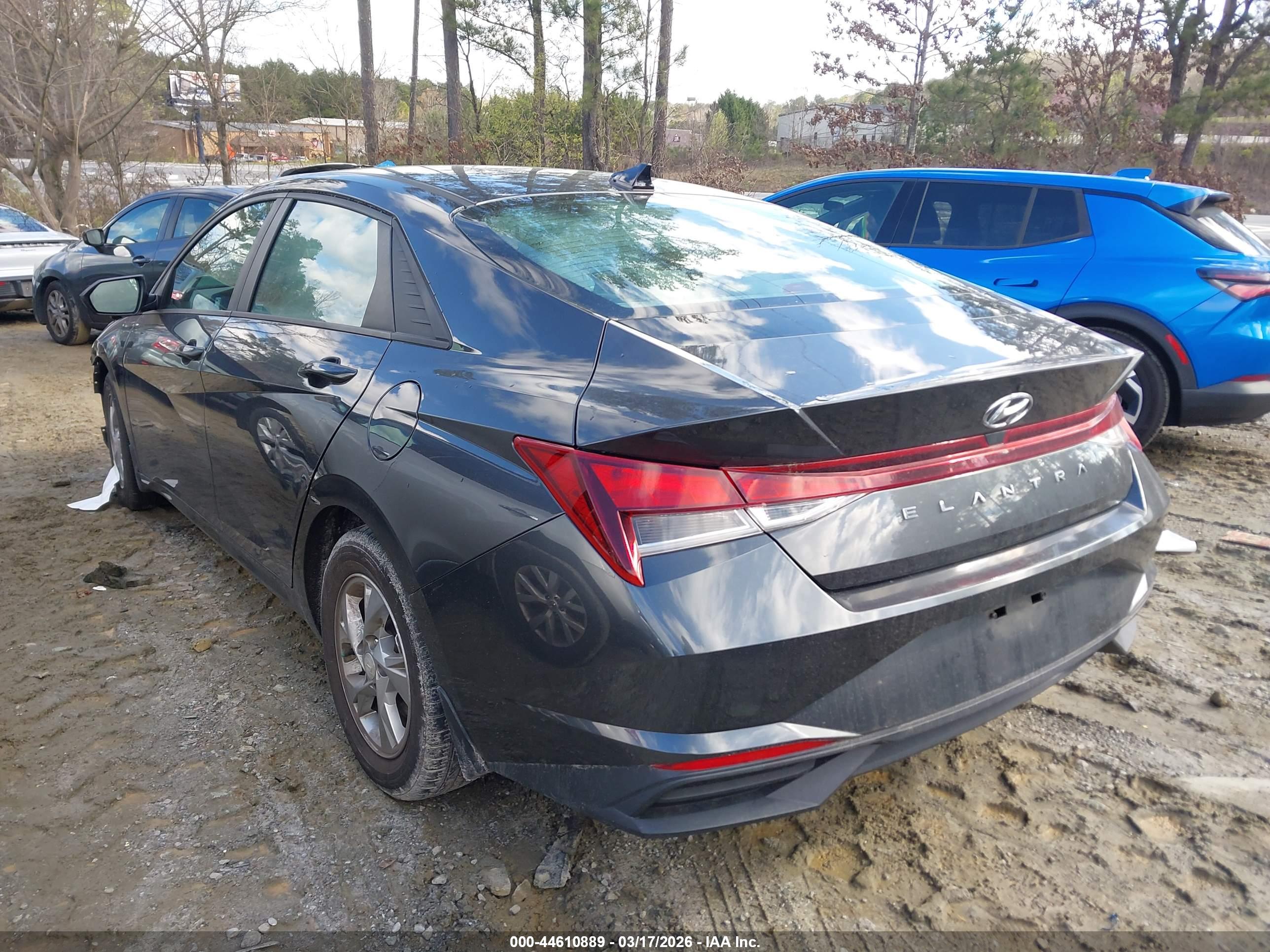 HYUNDAI ELANTRA image 3