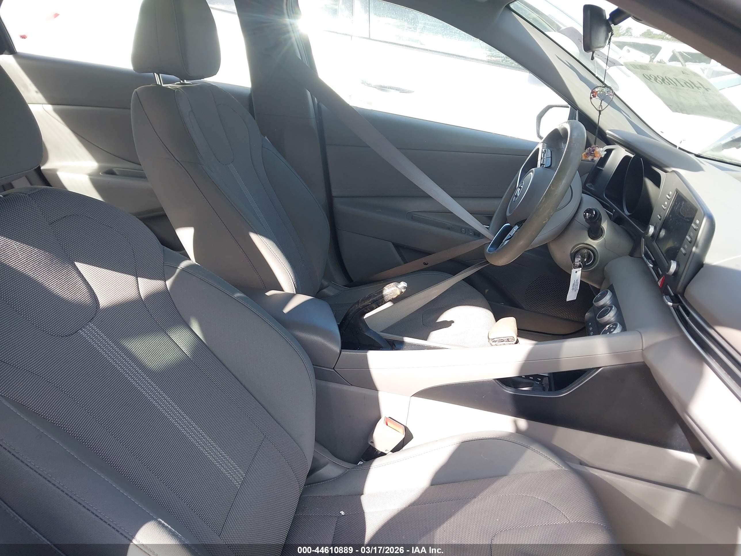 HYUNDAI ELANTRA image 5