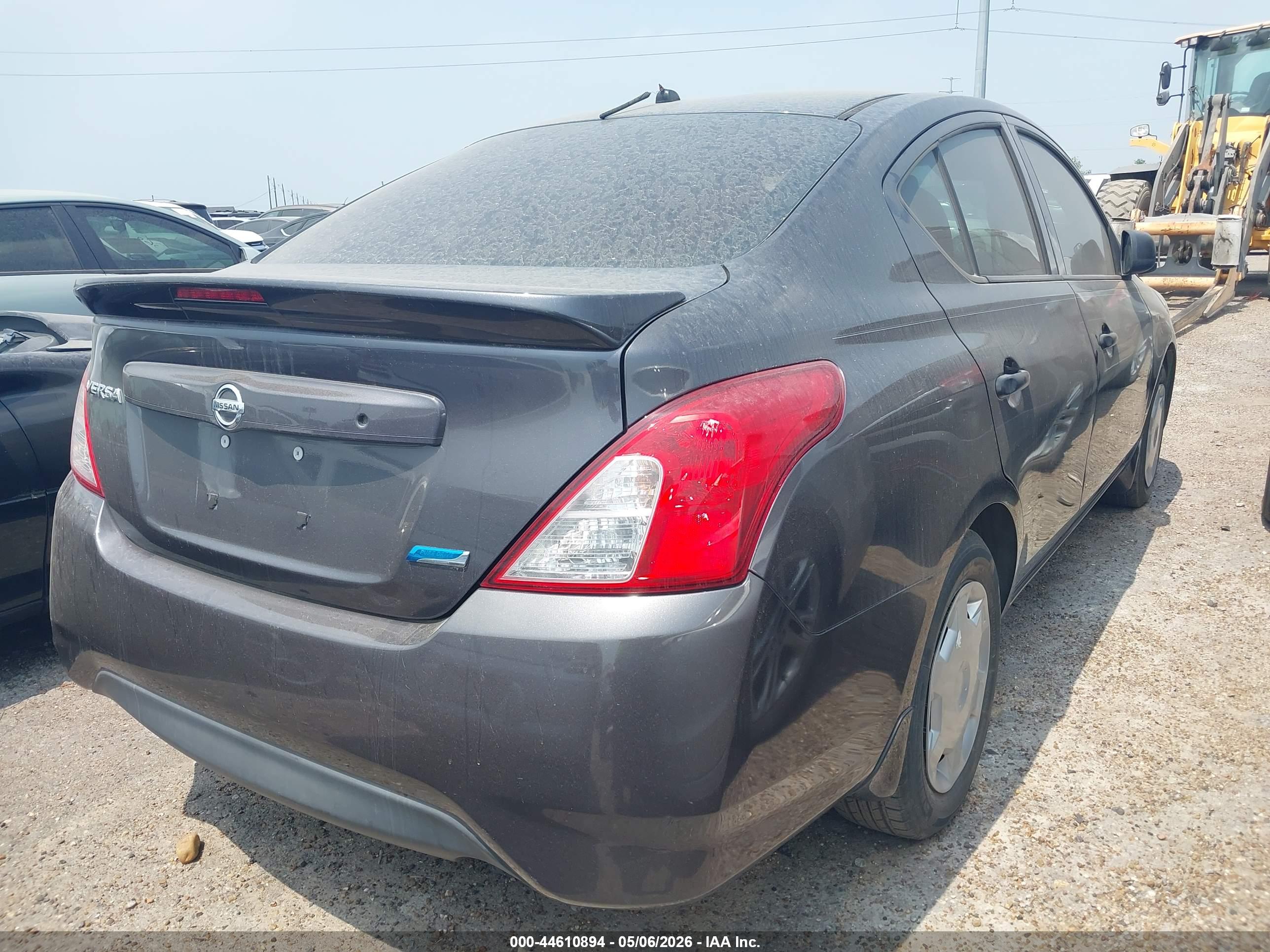 NISSAN VERSA image 4