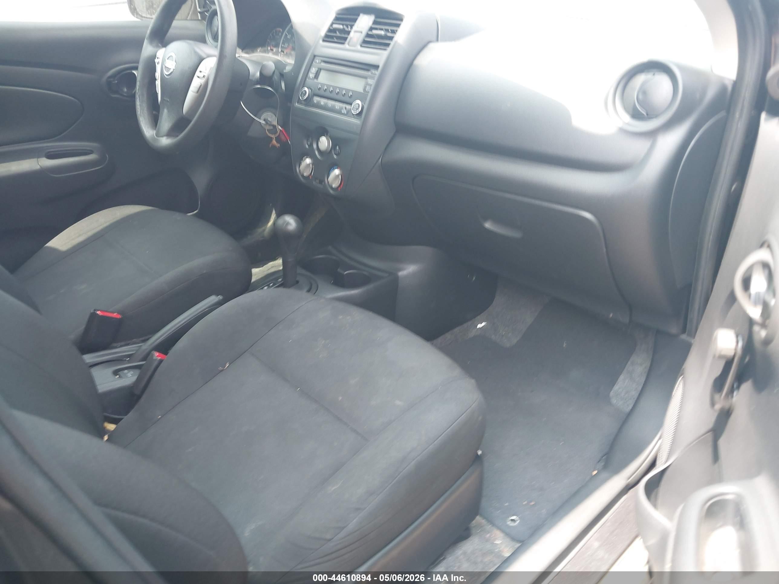 NISSAN VERSA image 5