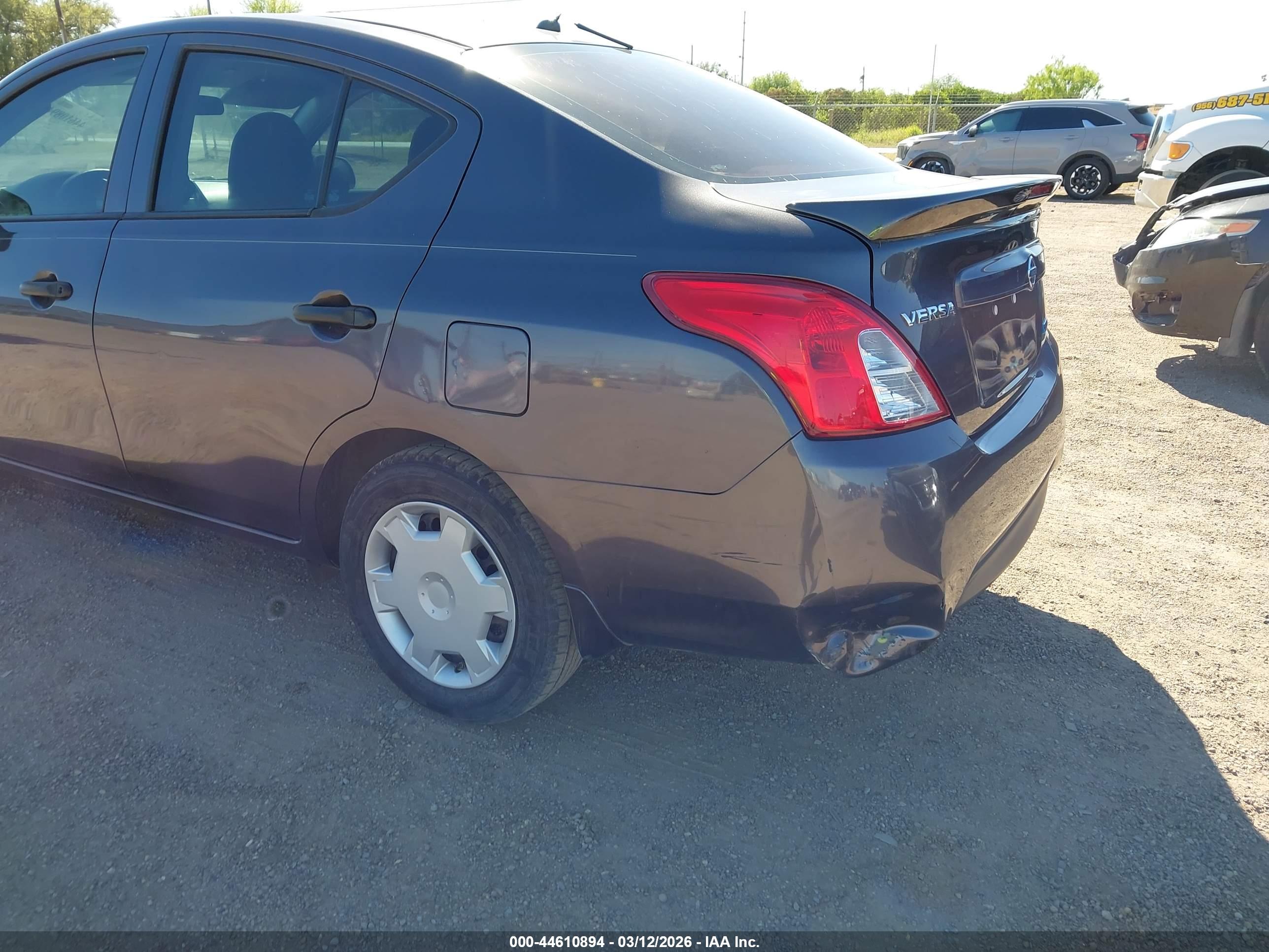 NISSAN VERSA image 6