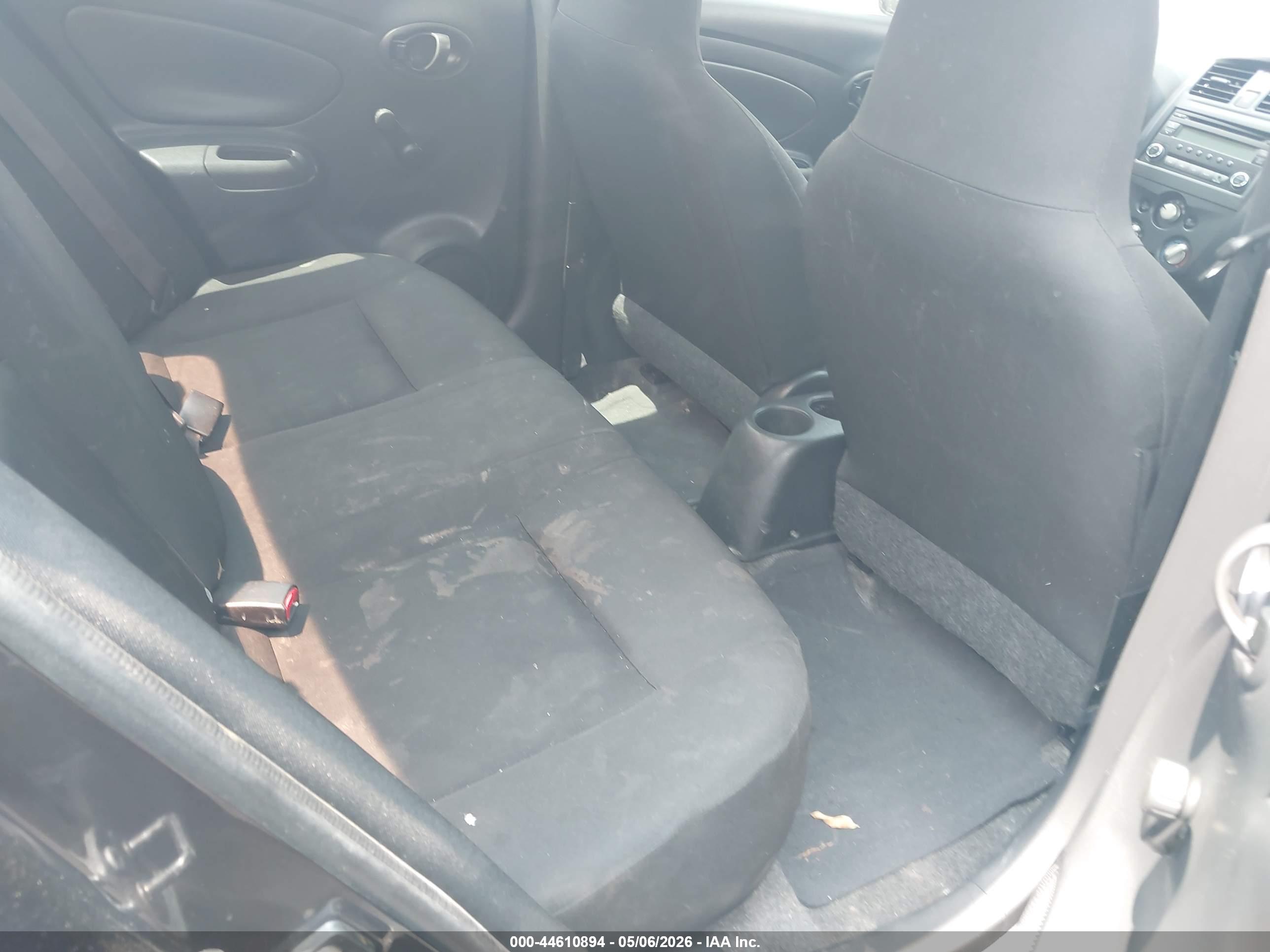 NISSAN VERSA image 8