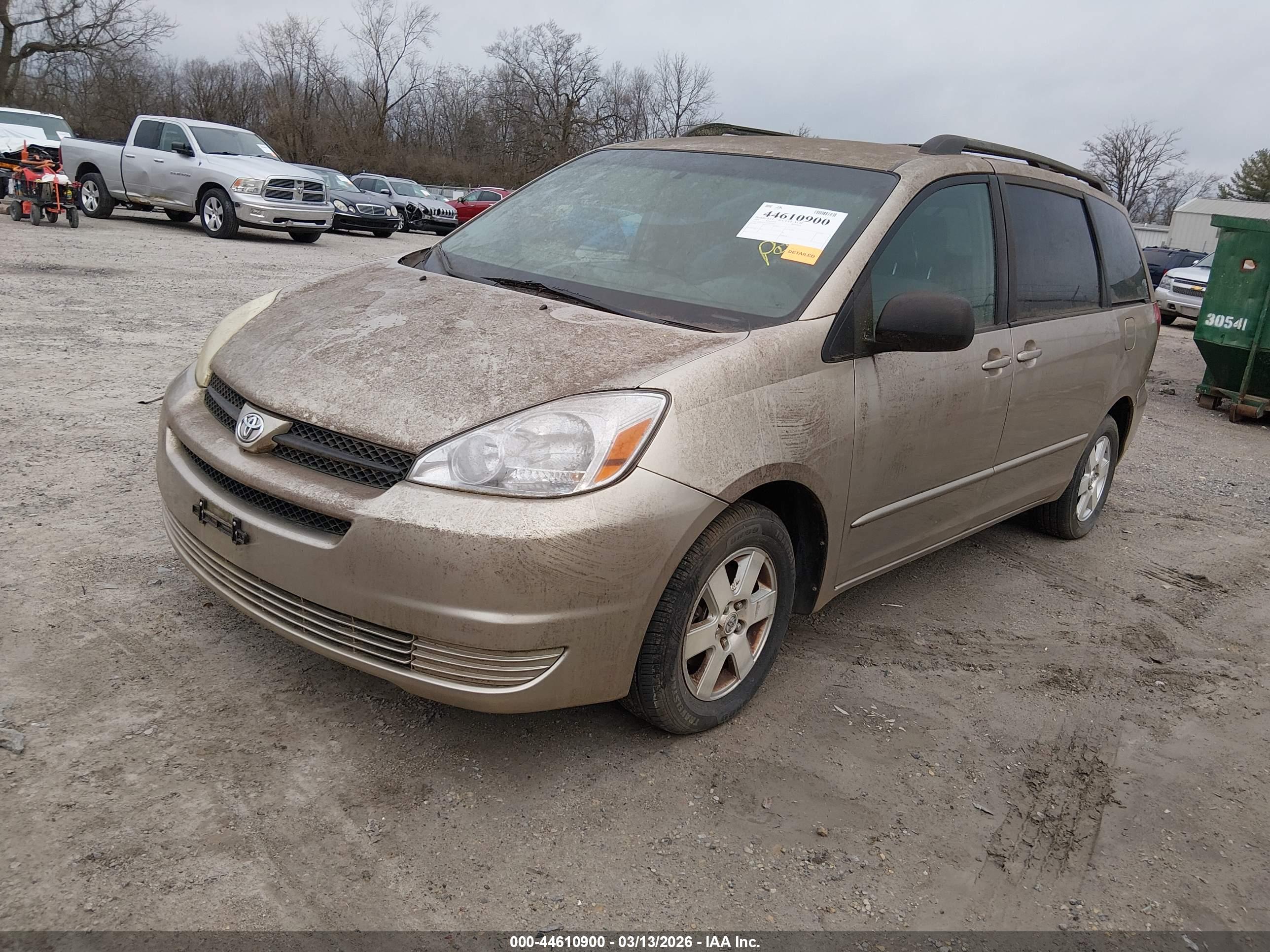 TOYOTA SIENNA image 2