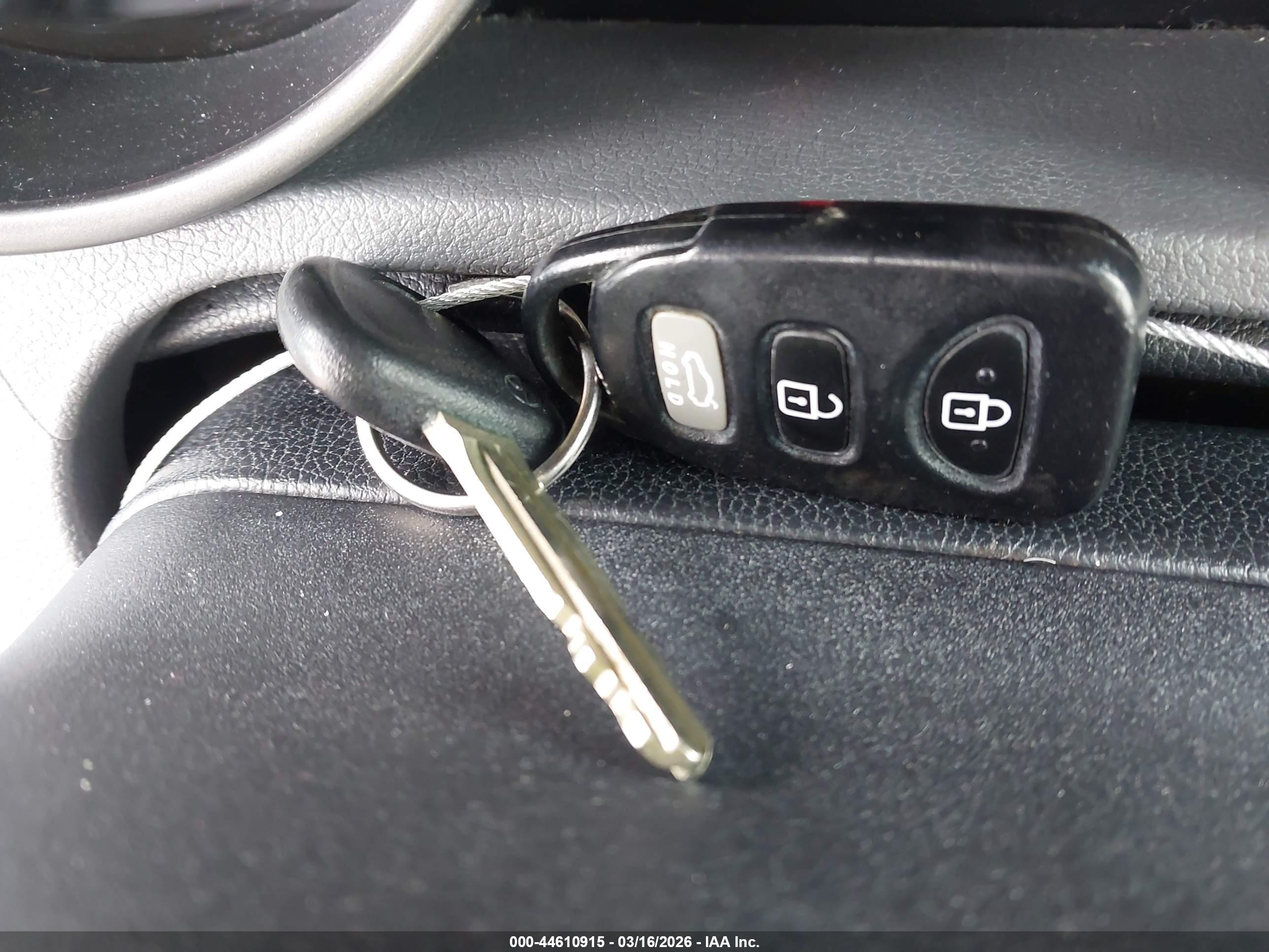 HYUNDAI ELANTRA image 11