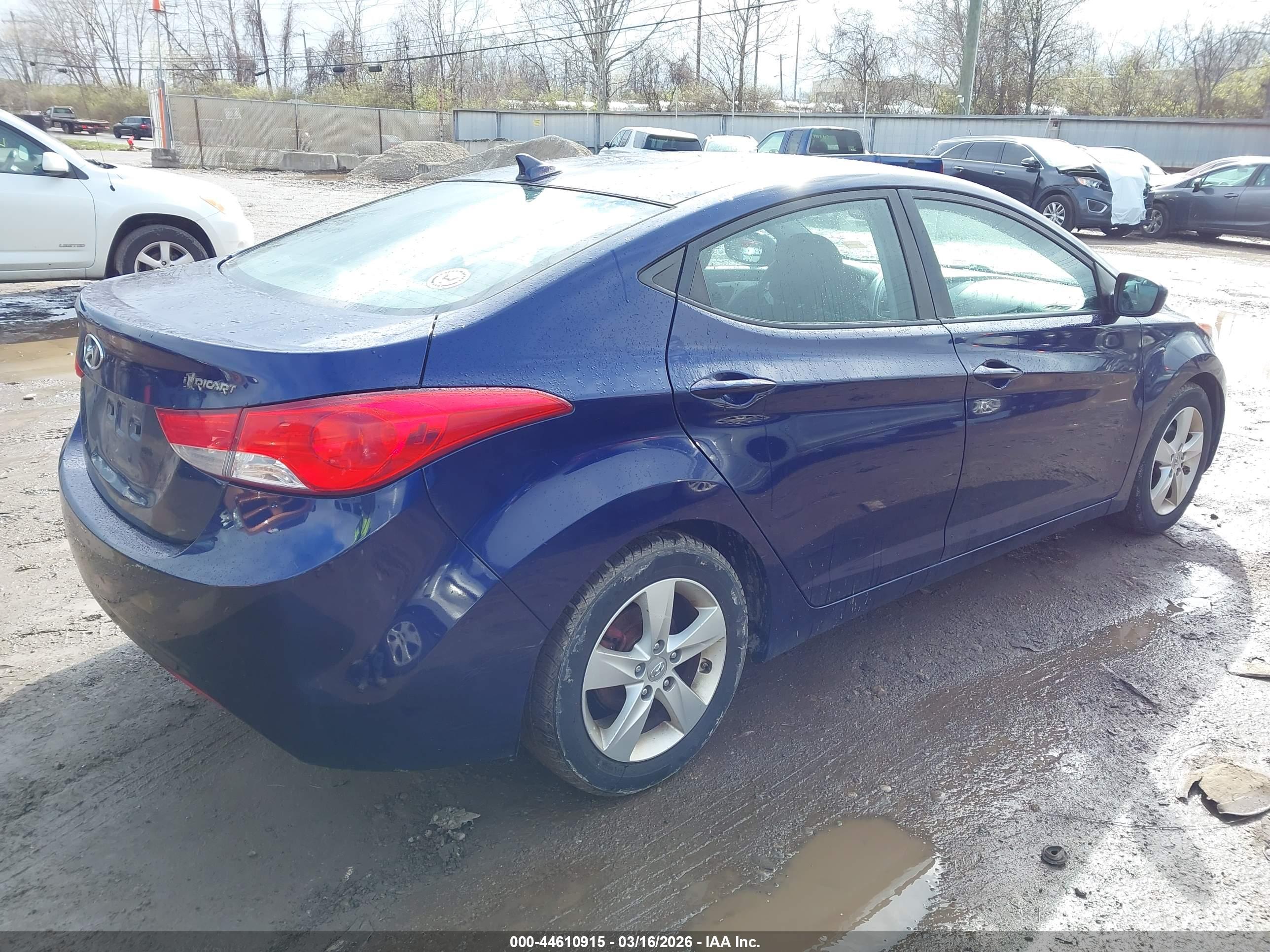 HYUNDAI ELANTRA image 4