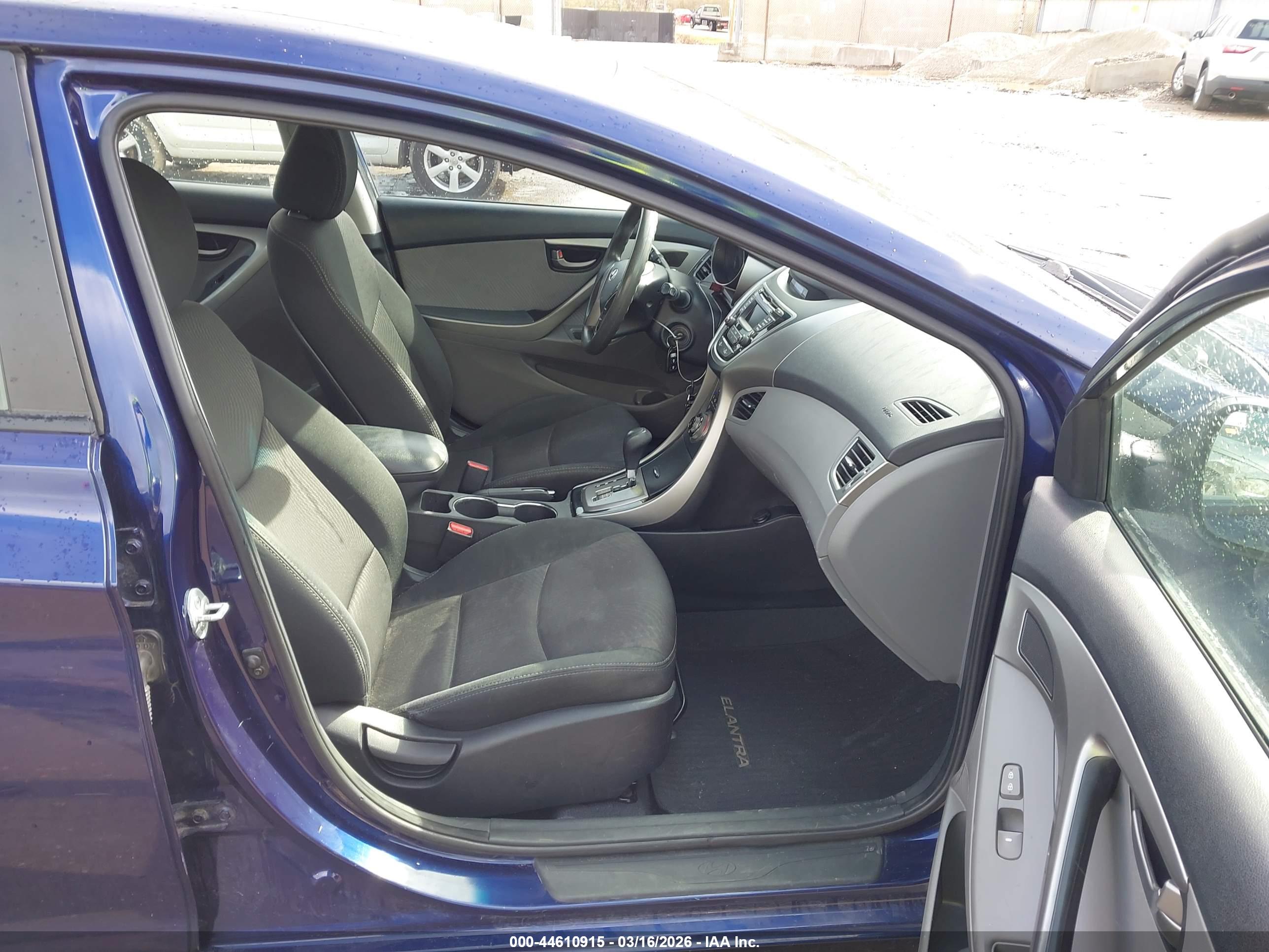 HYUNDAI ELANTRA image 5