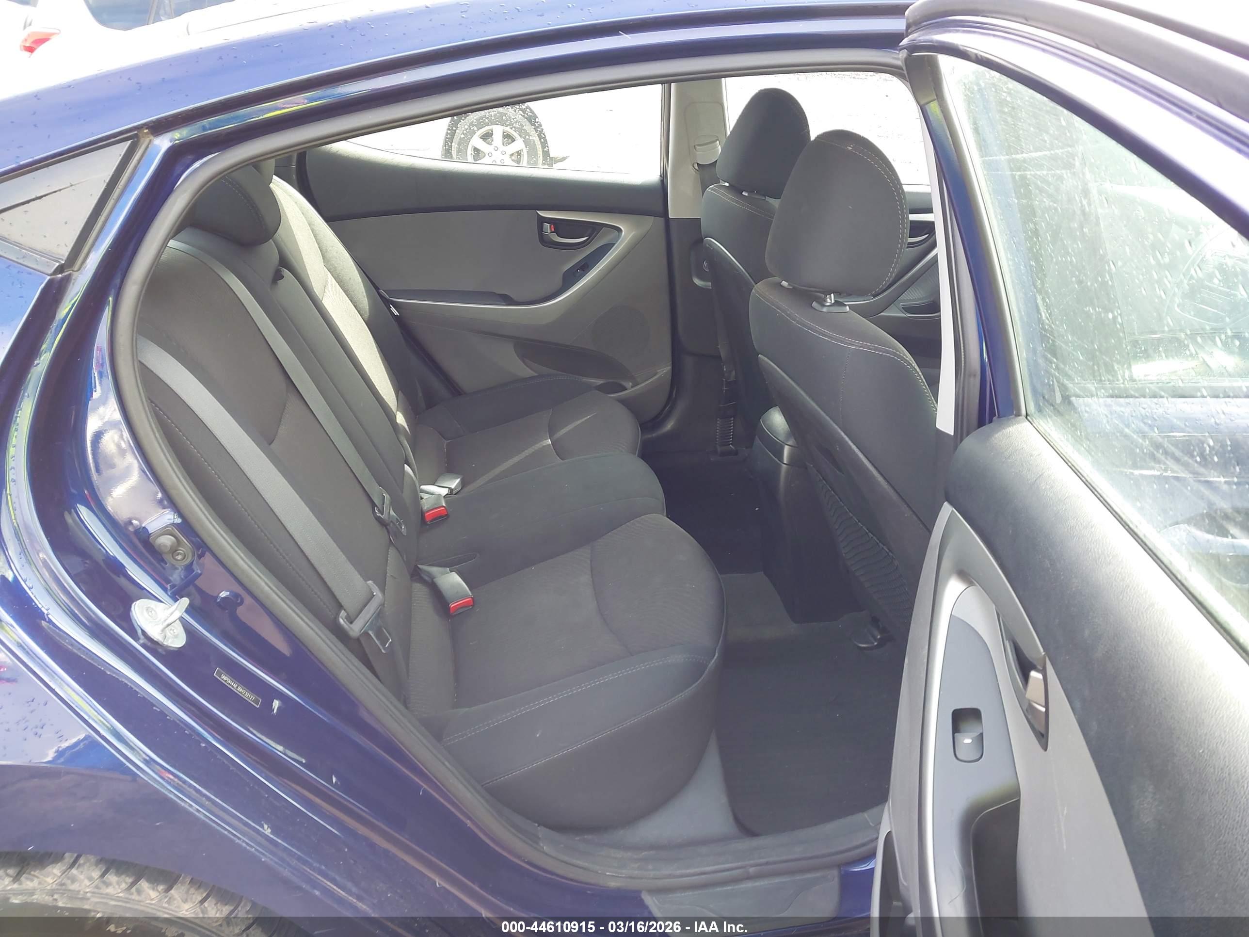 HYUNDAI ELANTRA image 8
