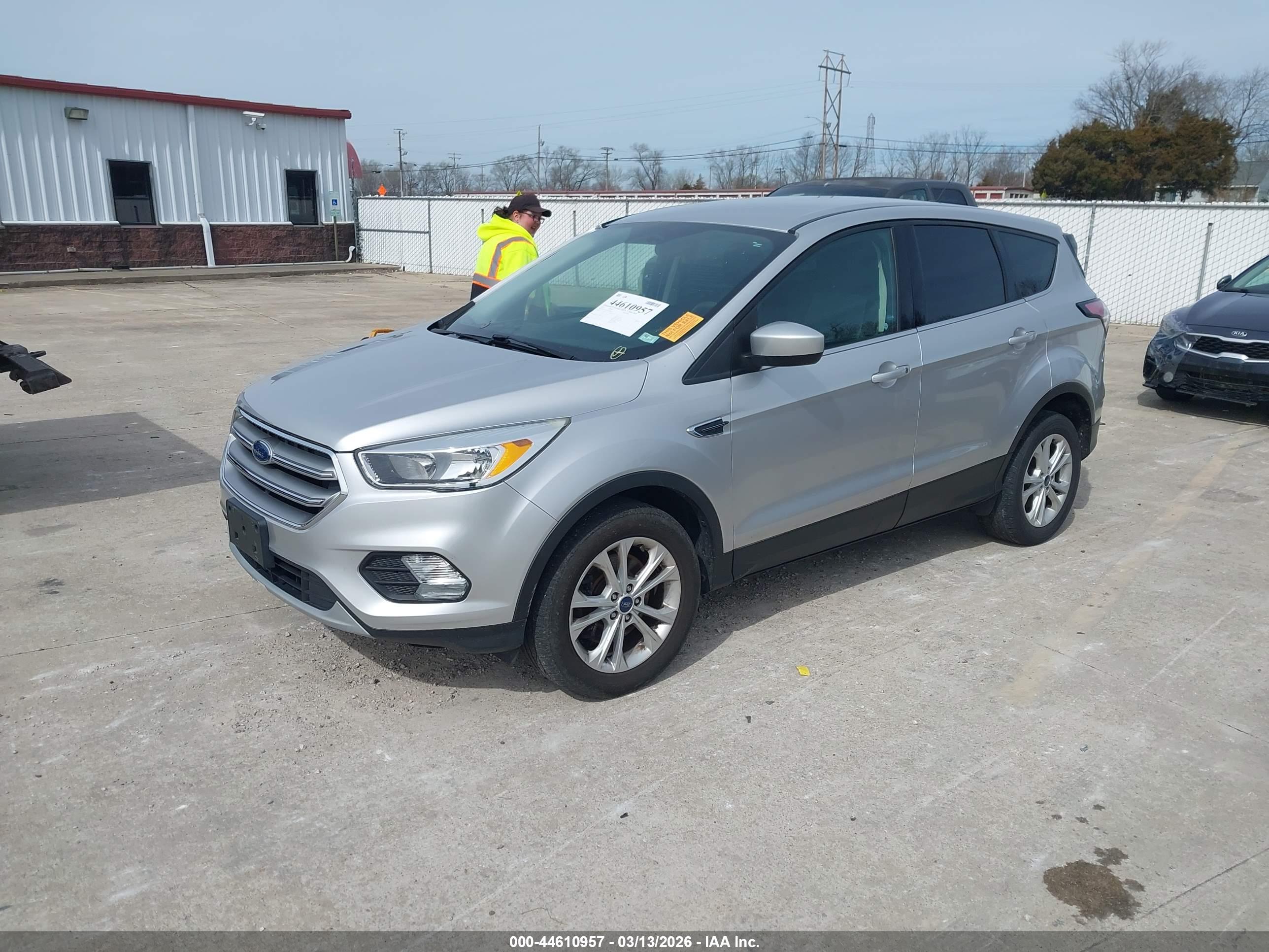 FORD ESCAPE image 2