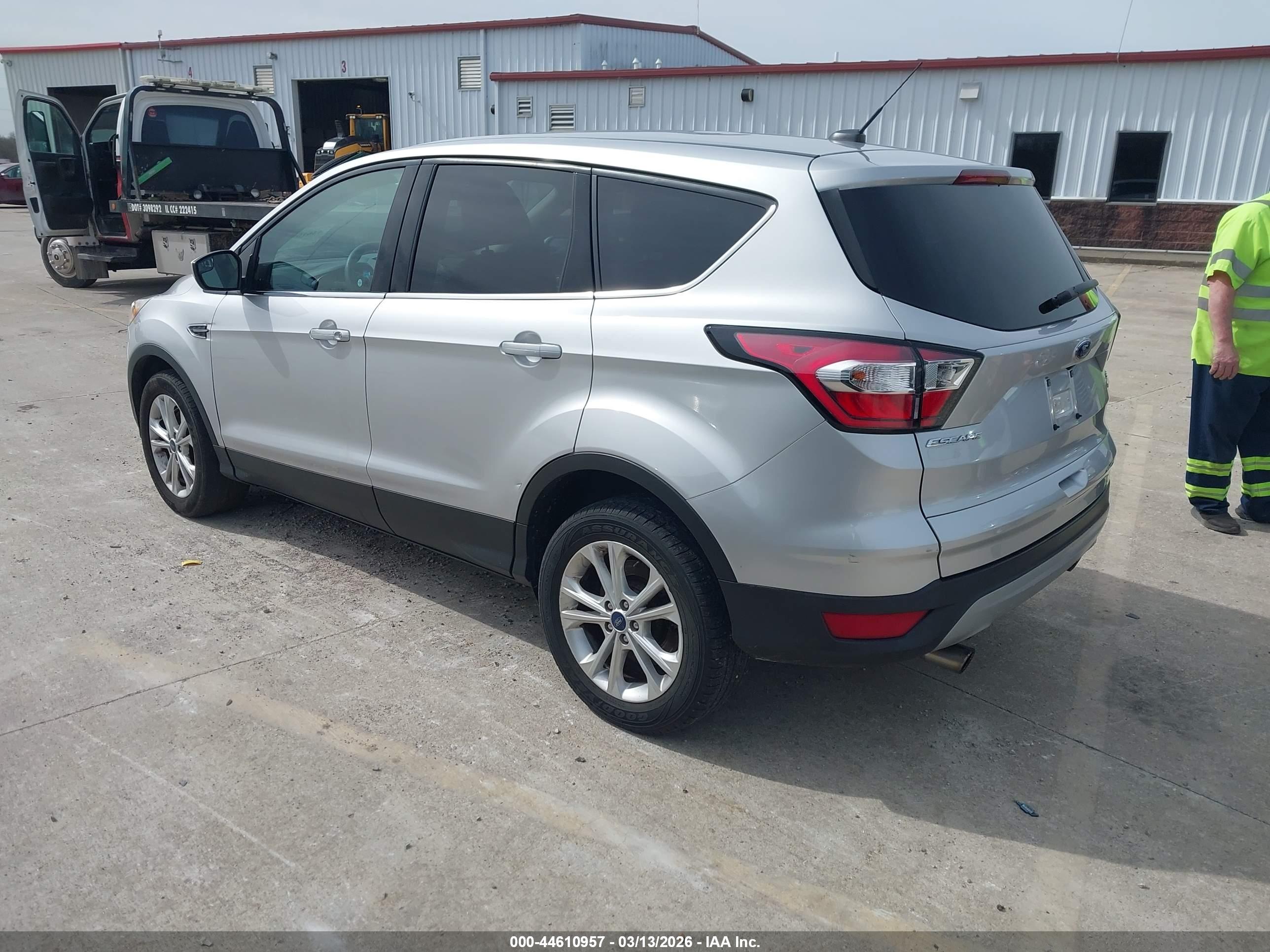 FORD ESCAPE image 3