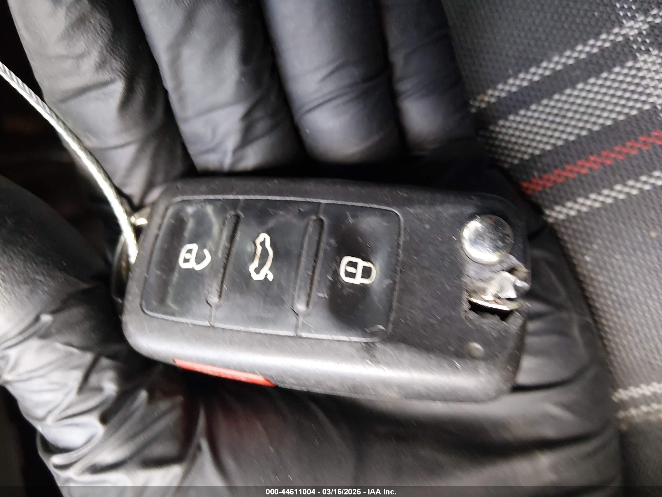 VOLKSWAGEN GTI image 11