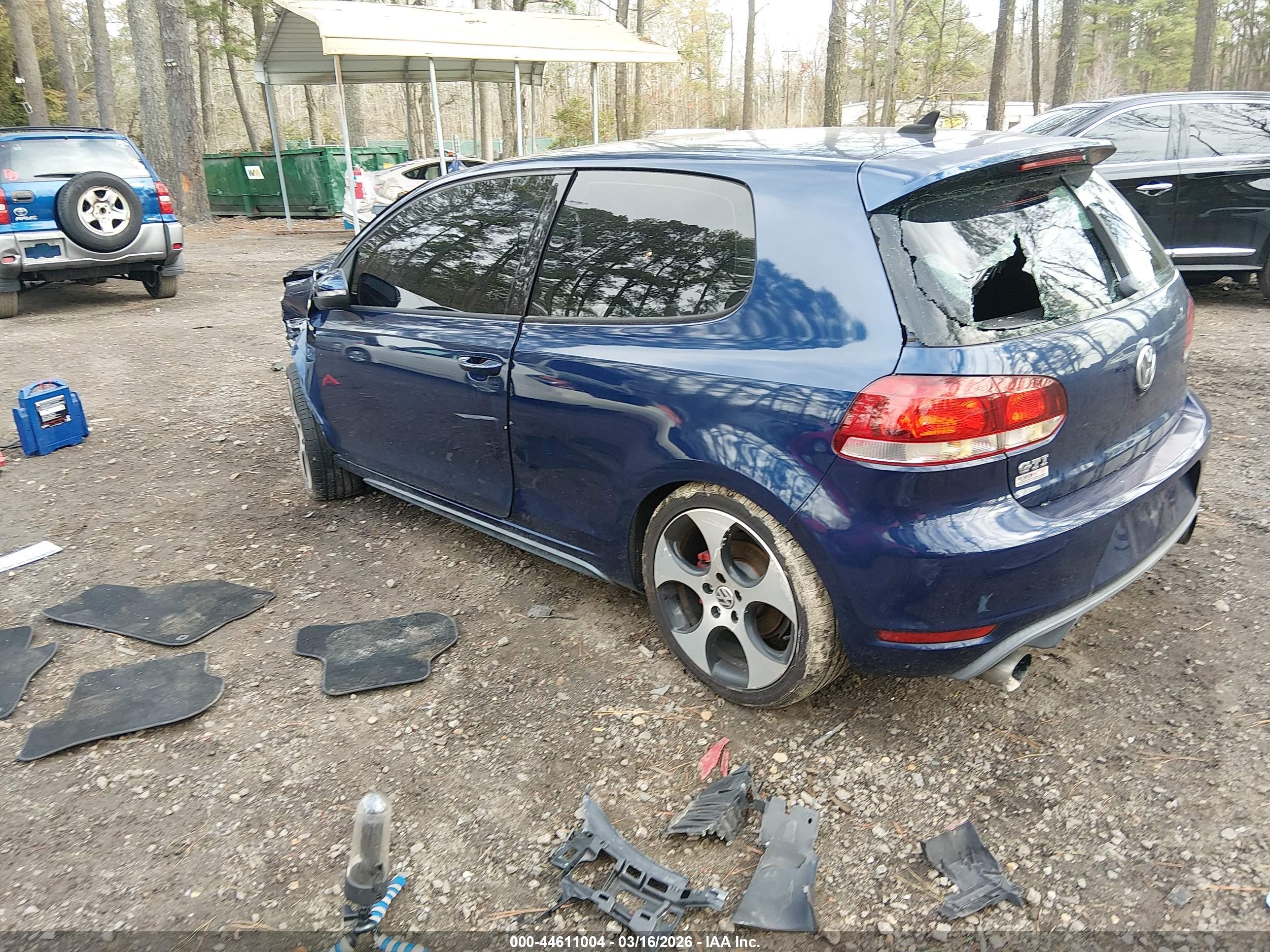VOLKSWAGEN GTI image 3