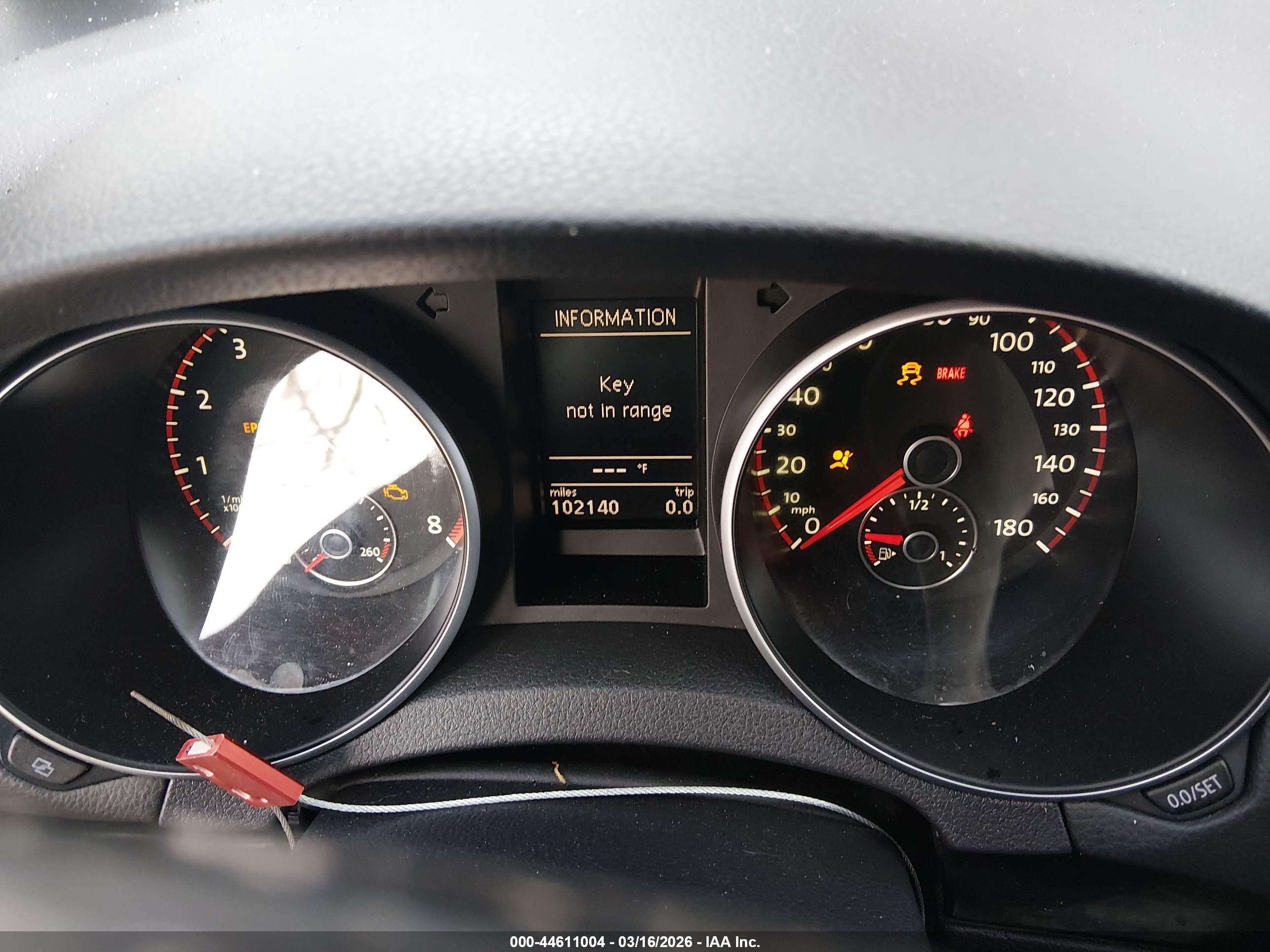 VOLKSWAGEN GTI image 7