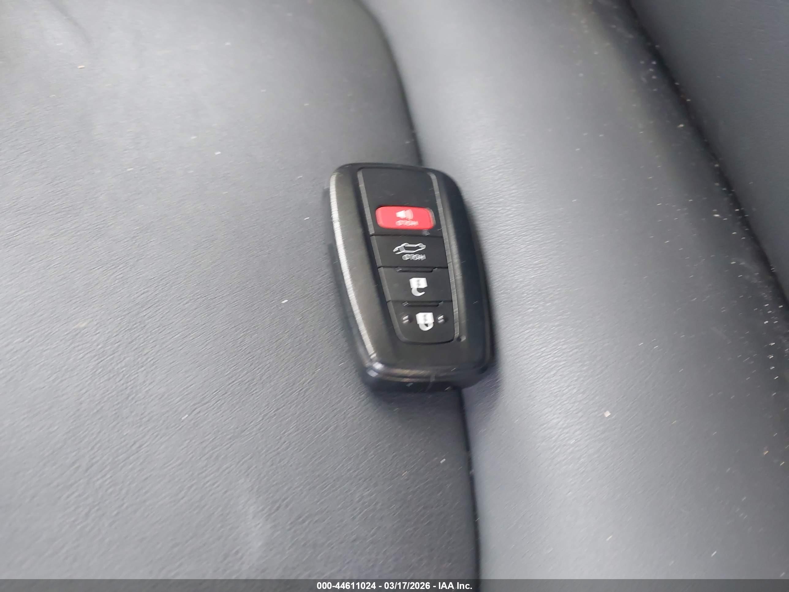 TOYOTA RAV4 image 11