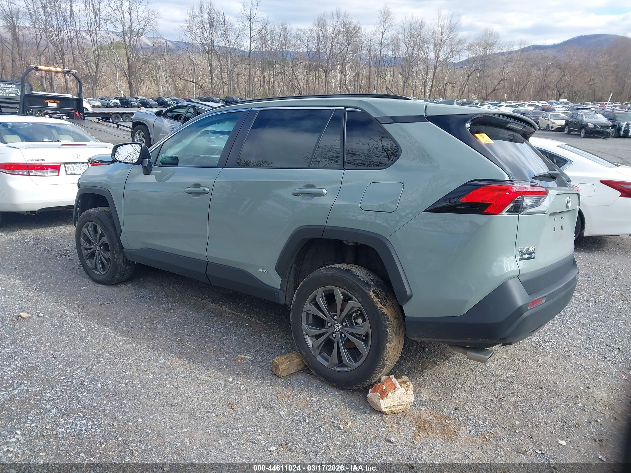 TOYOTA RAV4 image 3