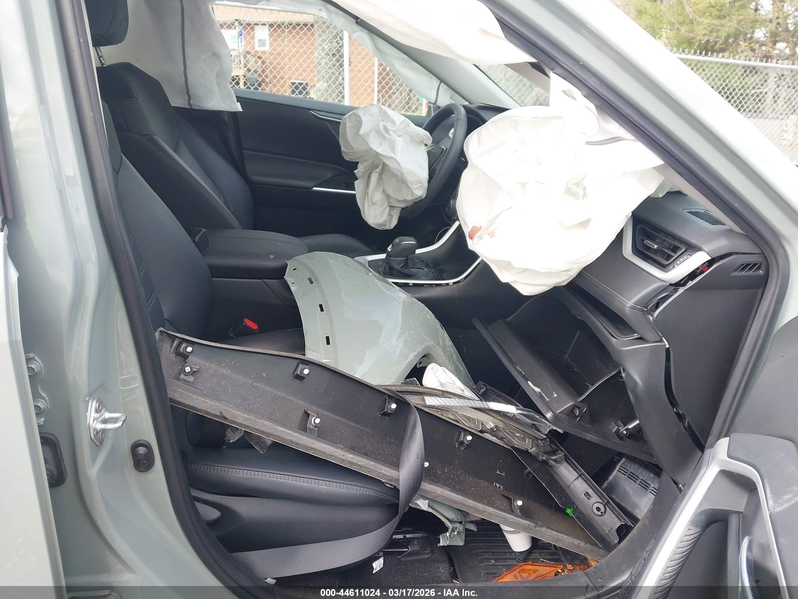 TOYOTA RAV4 image 5