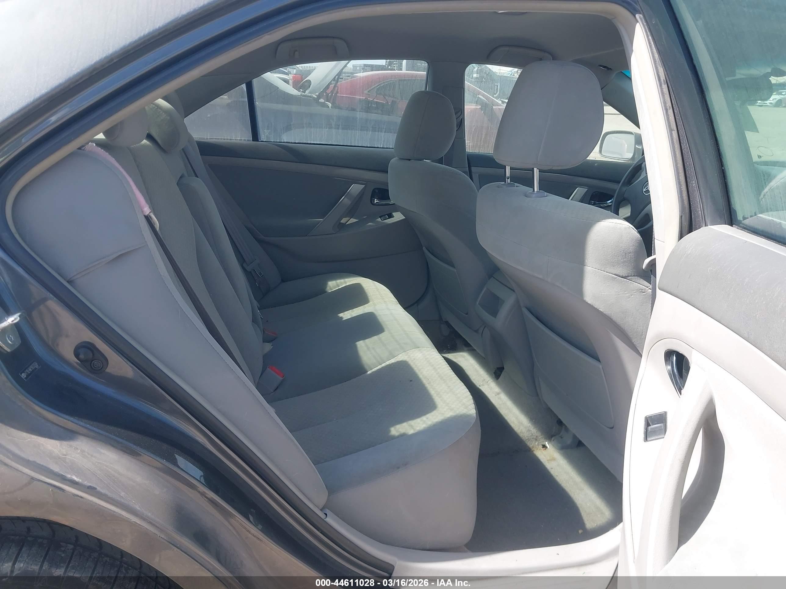 TOYOTA CAMRY image 8