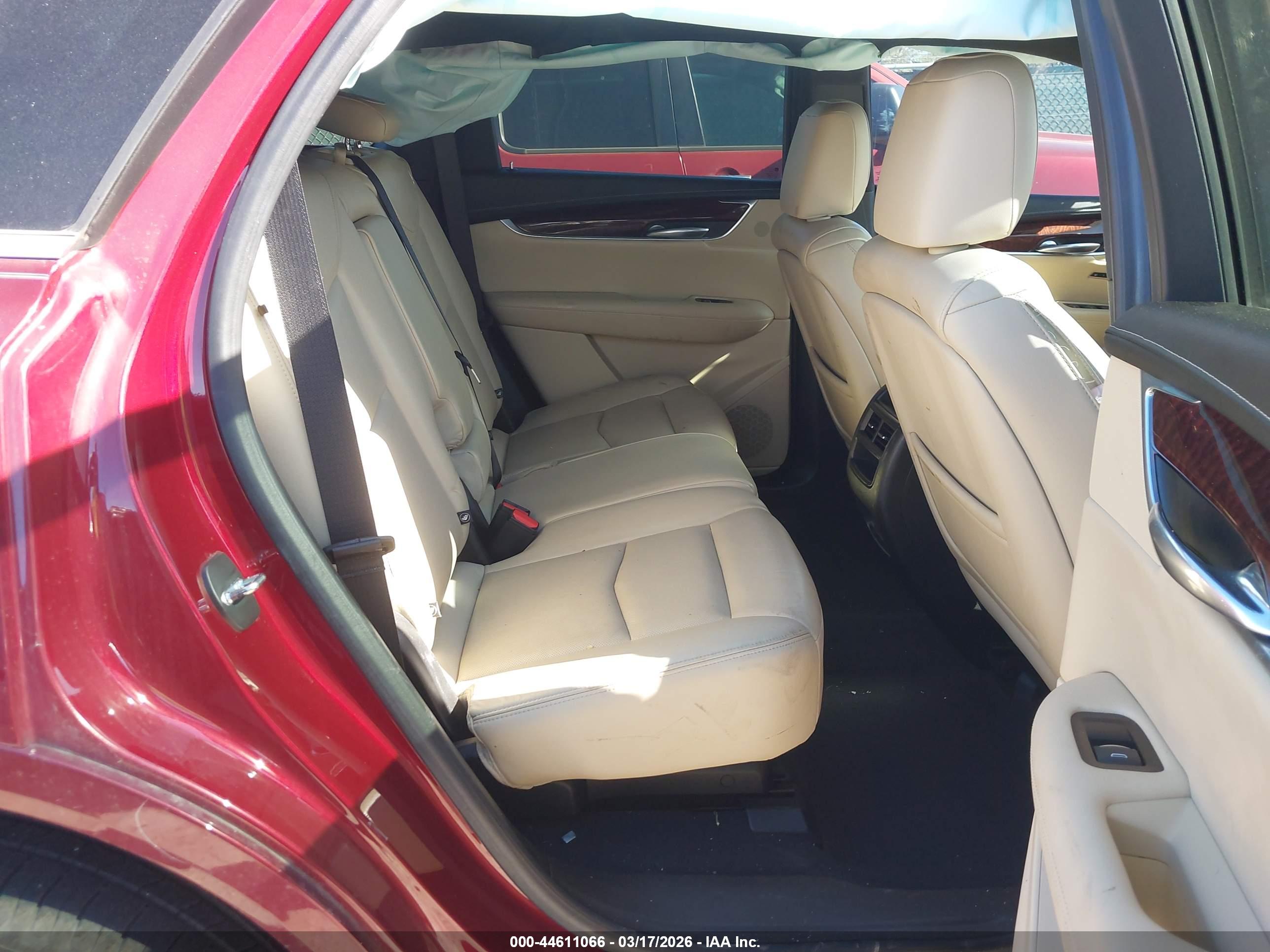 CADILLAC XT5 image 8